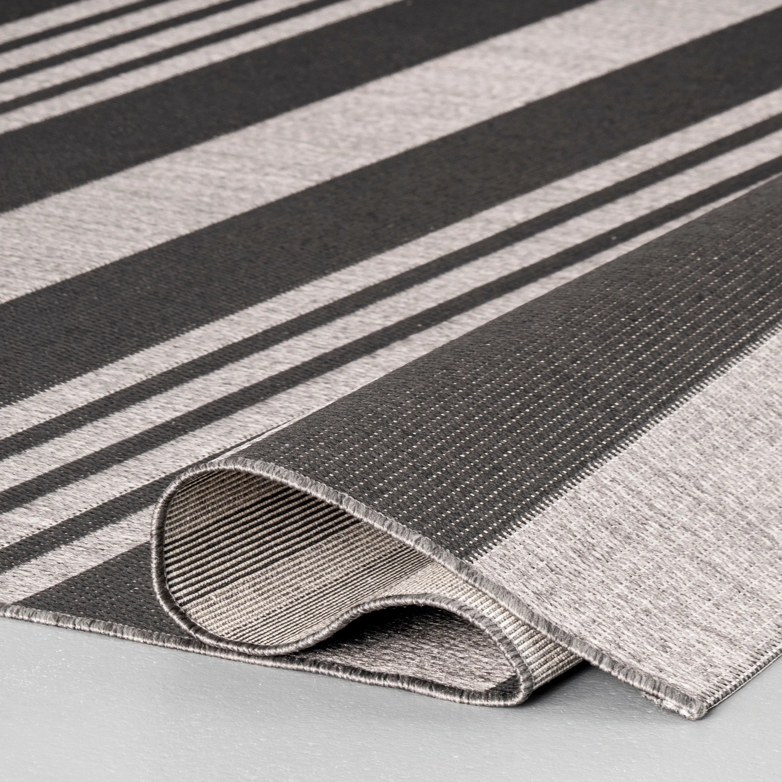 Nuloom Kristen Striped Indoor/Outdoor Area Rug