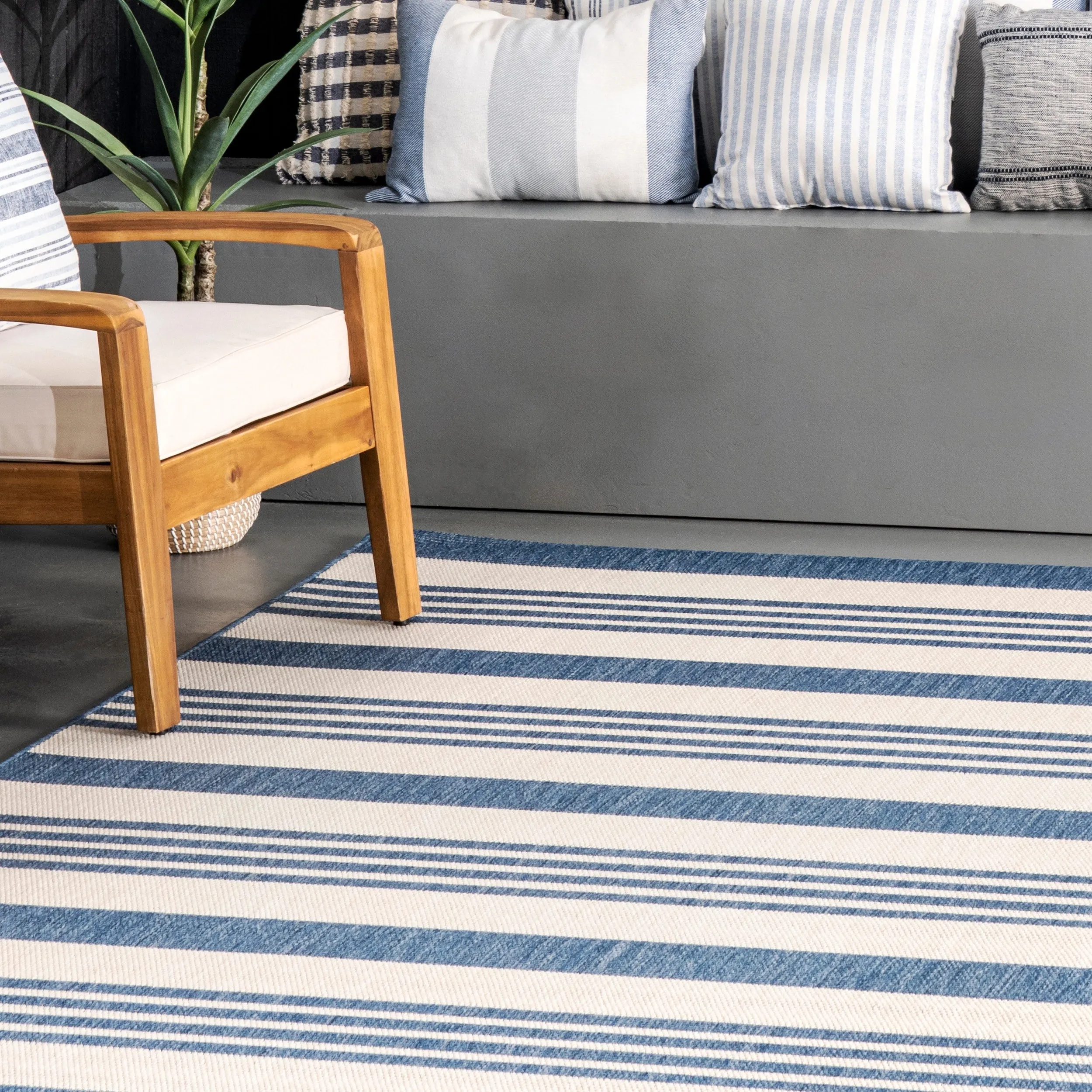 Nuloom Kristen Striped Indoor/Outdoor Area Rug
