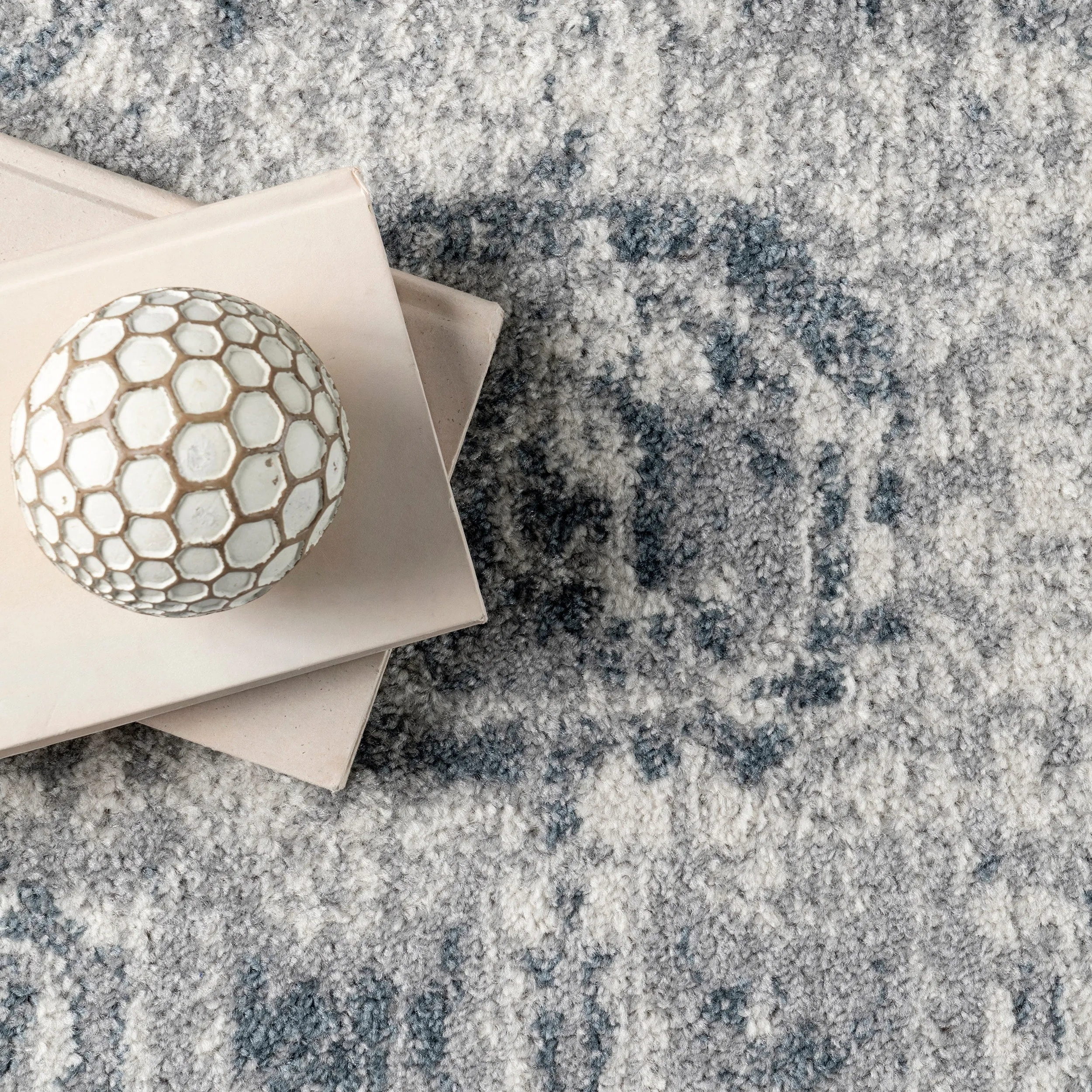 Nuloom Sofia Faded Persian Medallion Area Rug