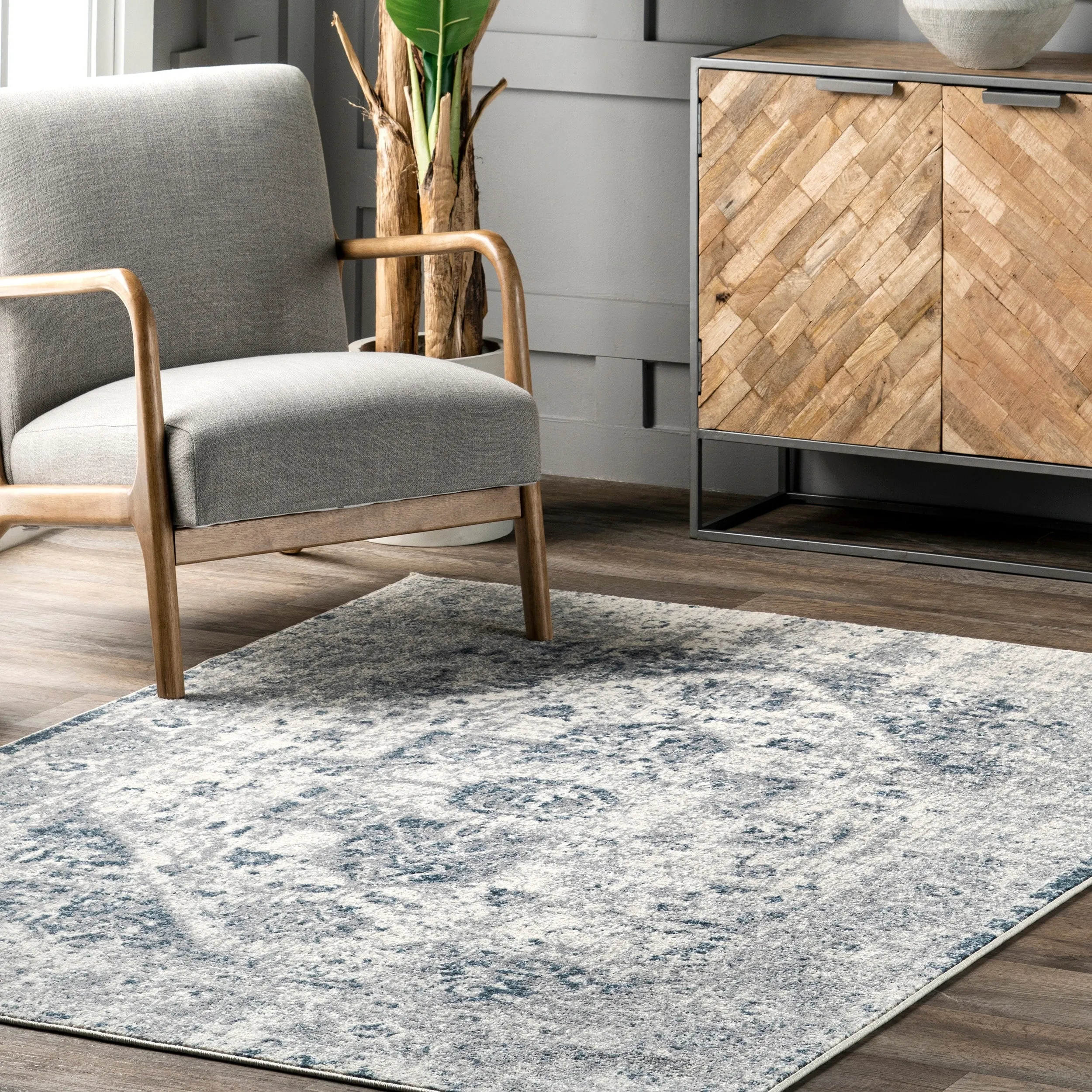 Nuloom Sofia Faded Persian Medallion Area Rug