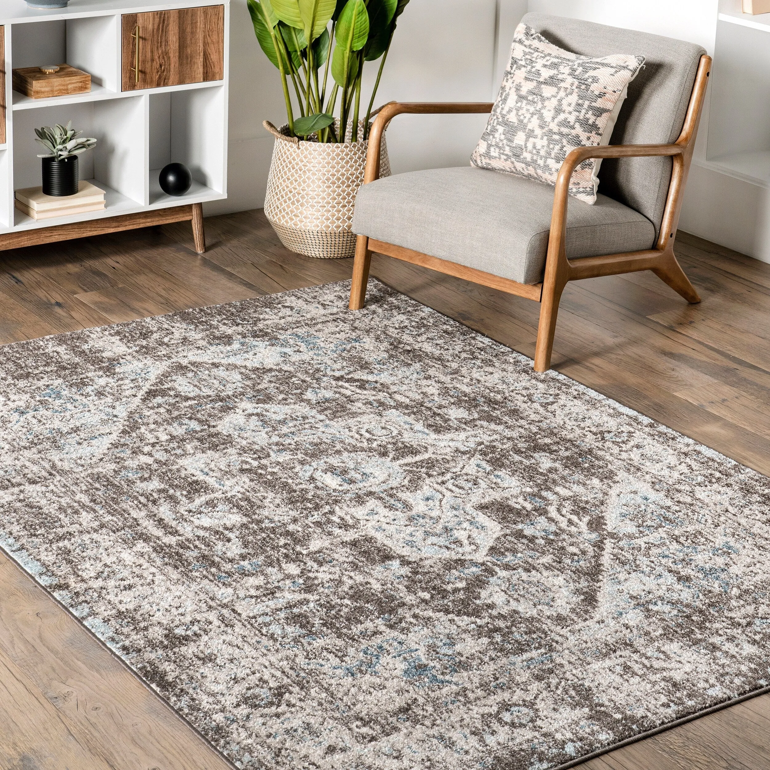 Nuloom Sofia Faded Persian Medallion Area Rug