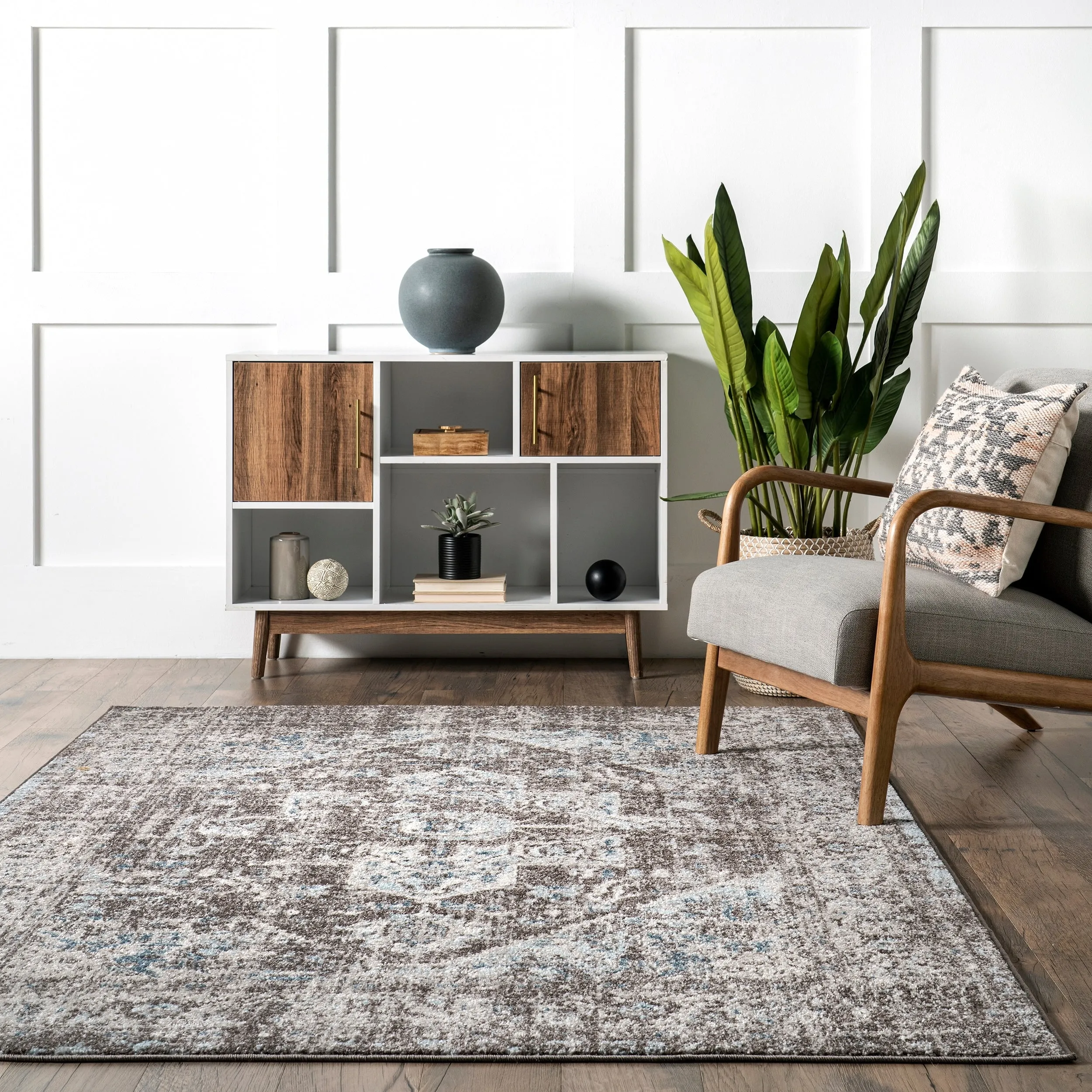 Nuloom Sofia Faded Persian Medallion Area Rug
