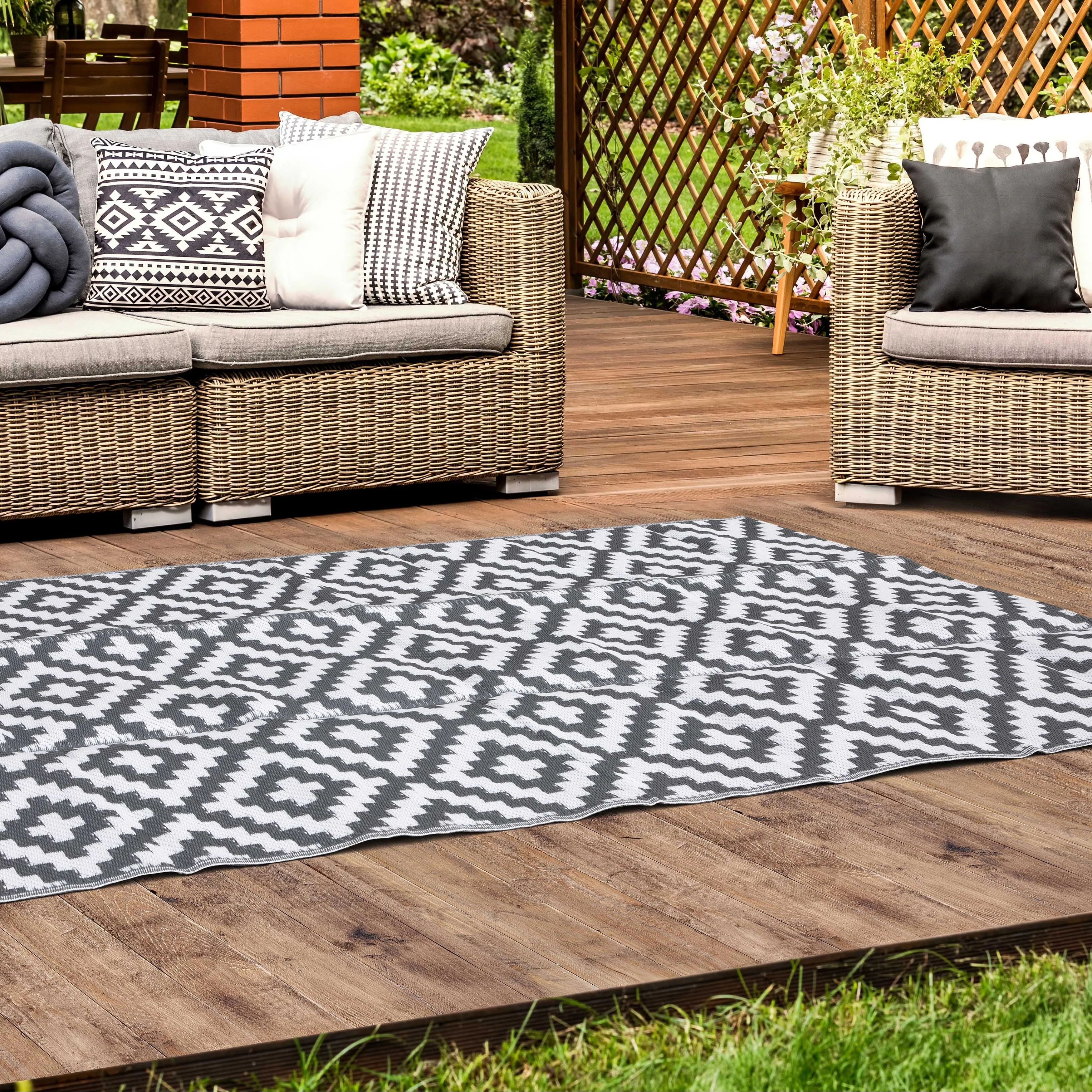 Nuu Garden Outdoor Reversible Rug. Rectangular Foldable Mat. Camping. RV. Gray & White Color