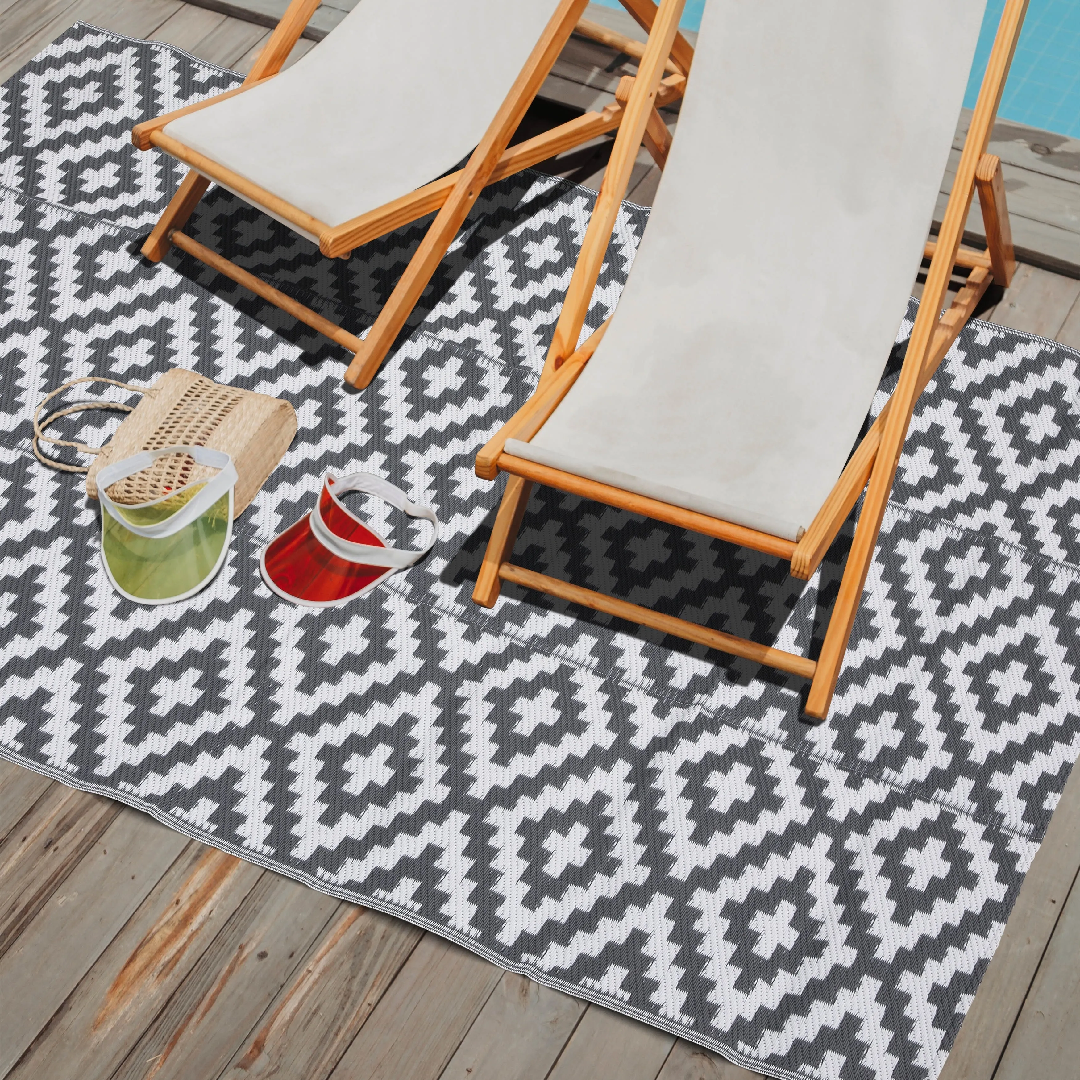 Nuu Garden Outdoor Reversible Rug. Rectangular Foldable Mat. Camping. RV. Gray & White Color