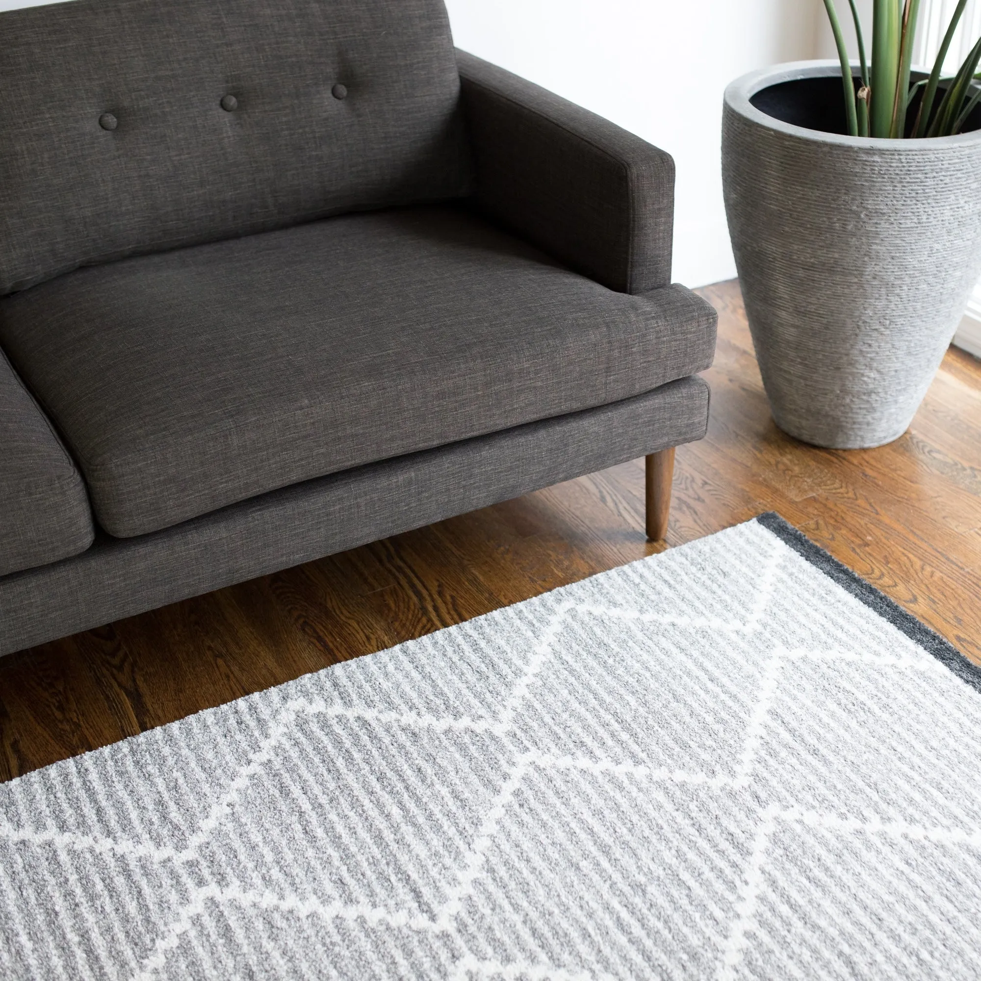 Oscar Modern Geometric Chevron Area Rug
