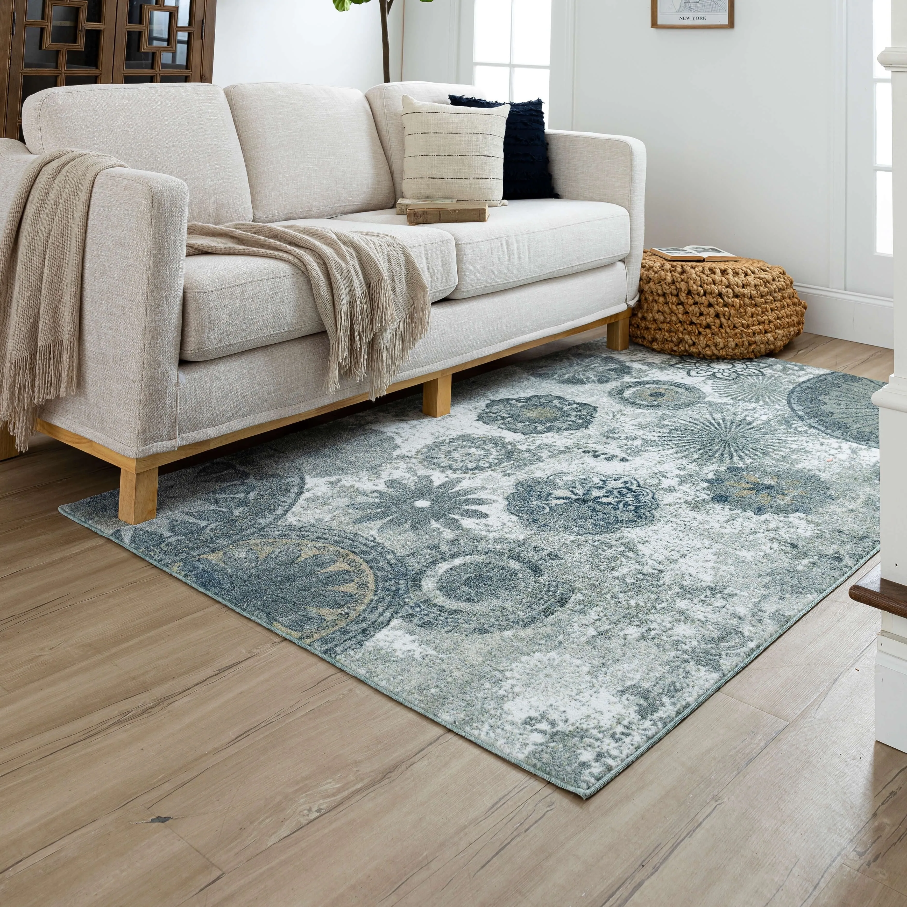 Porch & Den Bexley Floral Medallion Area Rug