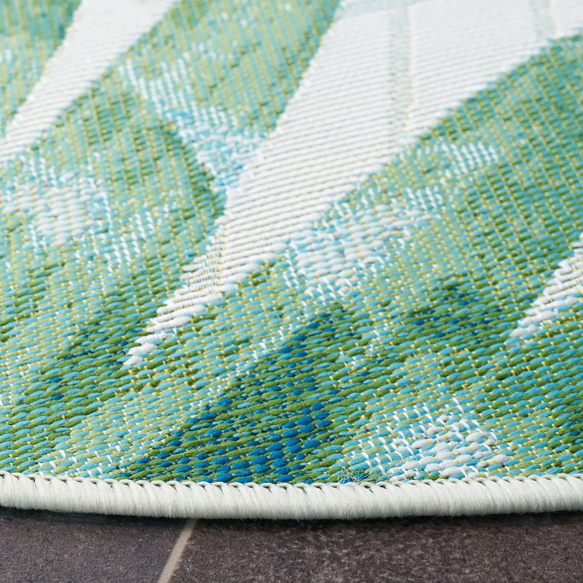 SAFAVIEH Barbados Floare Tropical Indoor/ Outdoor Waterproof Patio Backyard Rug
