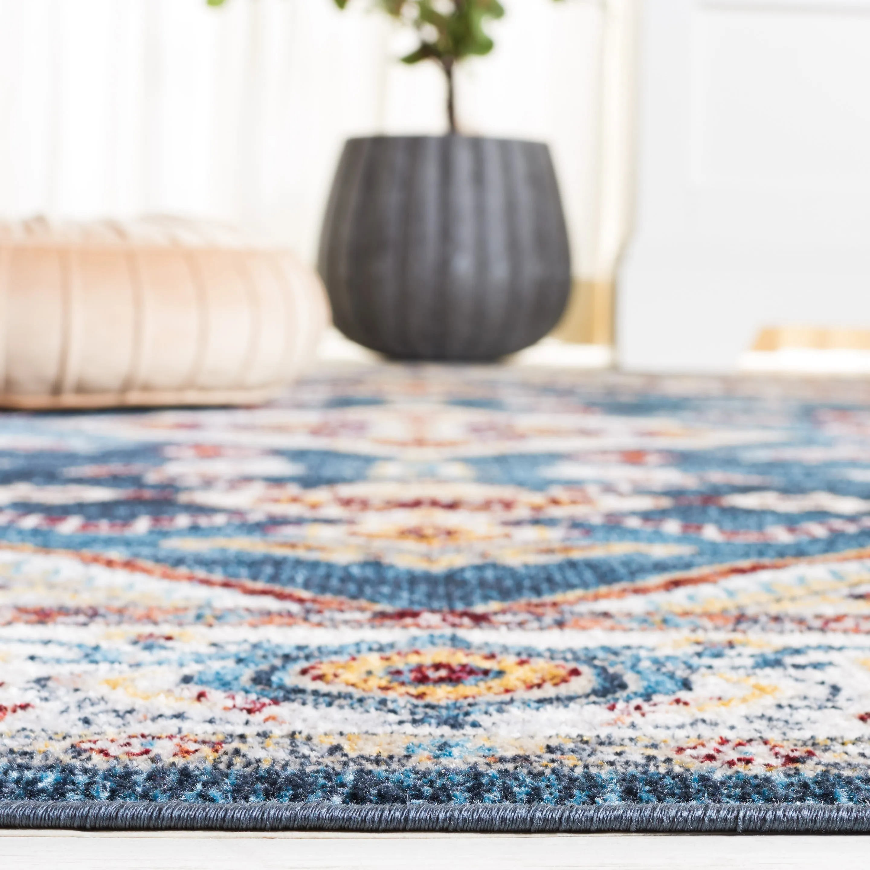 SAFAVIEH Bayside Machine Washable Tsirla Oriental Rug