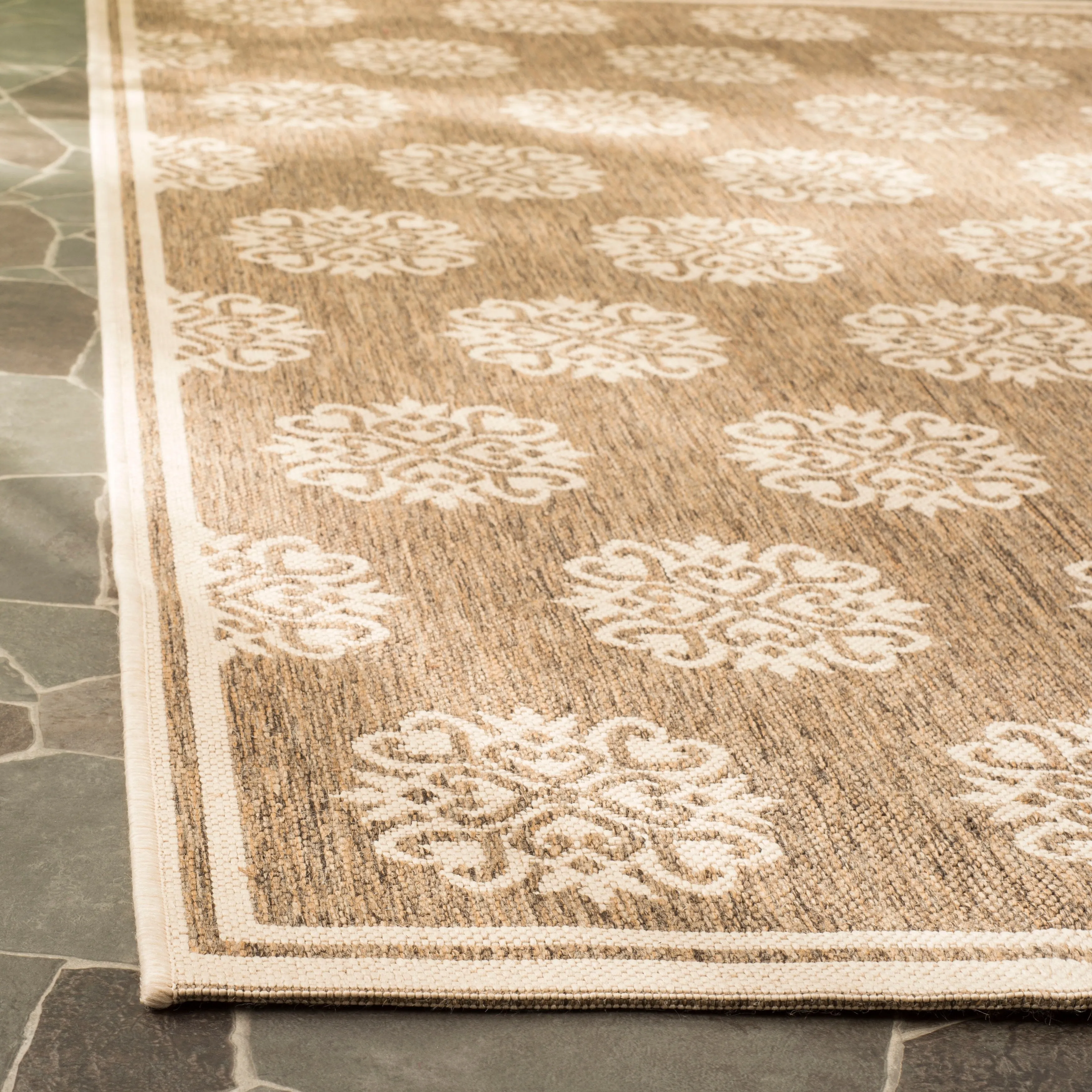 SAFAVIEH Beach House Indoor/ Outdoor Waterproof Patio Backyard Rug