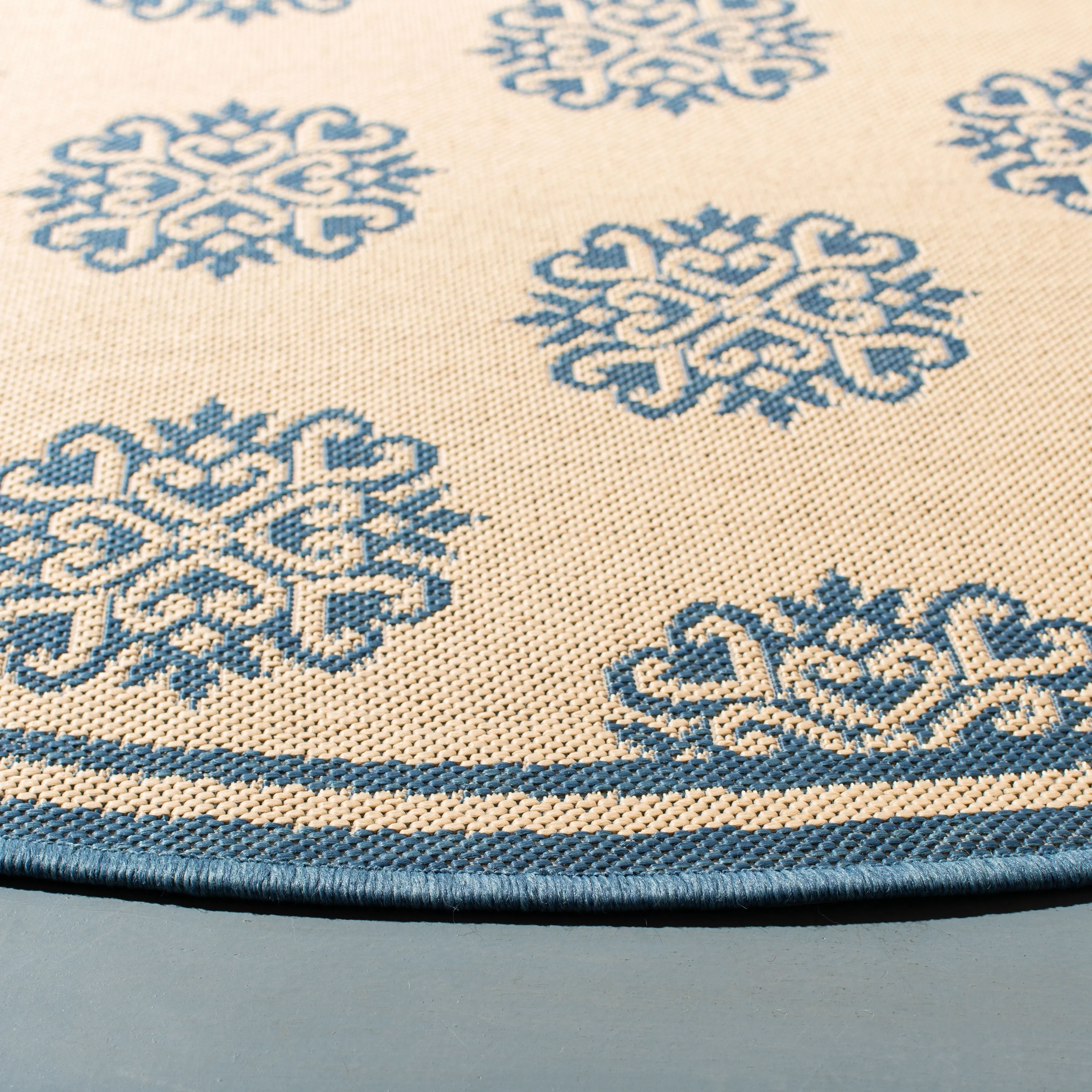 SAFAVIEH Beach House Indoor/ Outdoor Waterproof Patio Backyard Rug