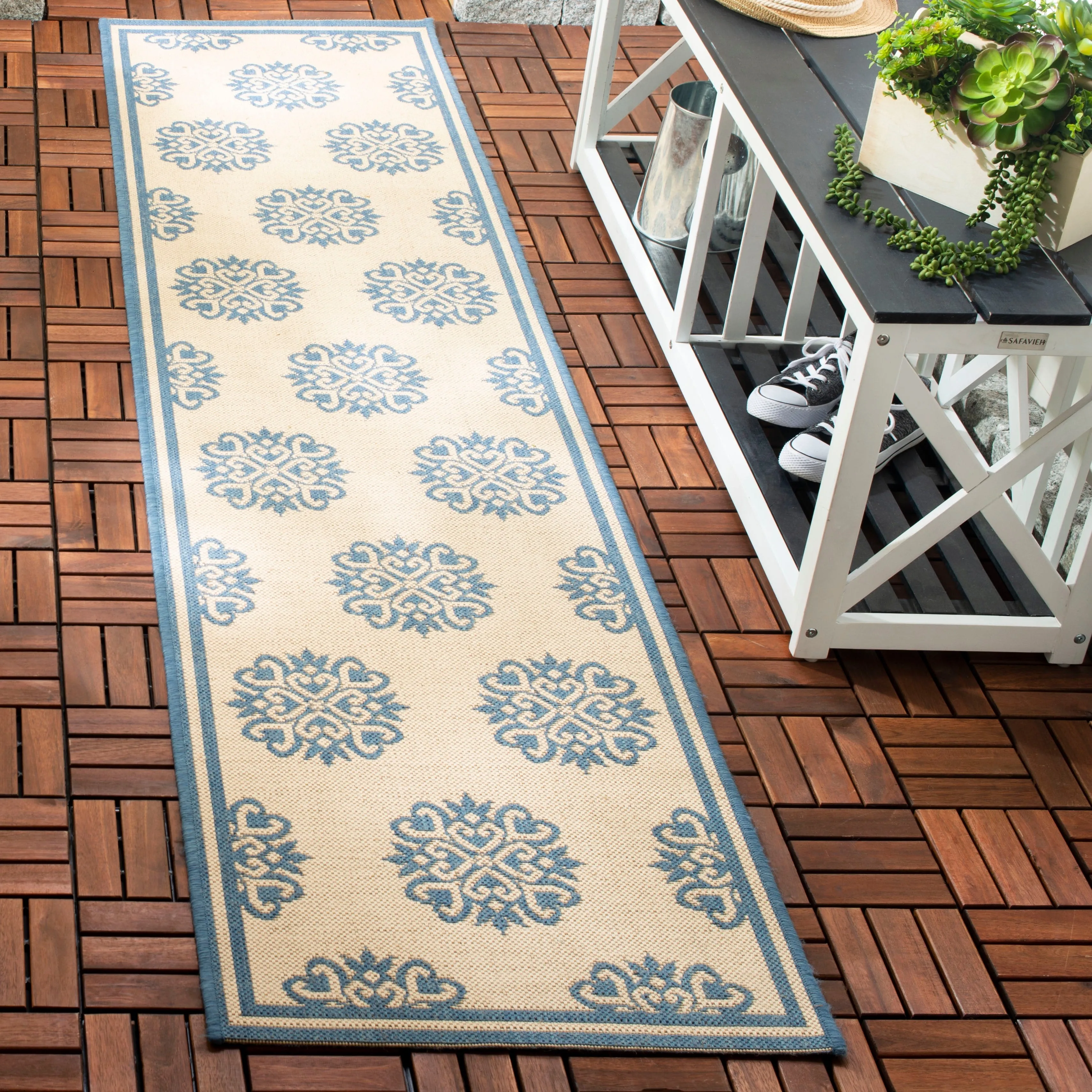 SAFAVIEH Beach House Indoor/ Outdoor Waterproof Patio Backyard Rug
