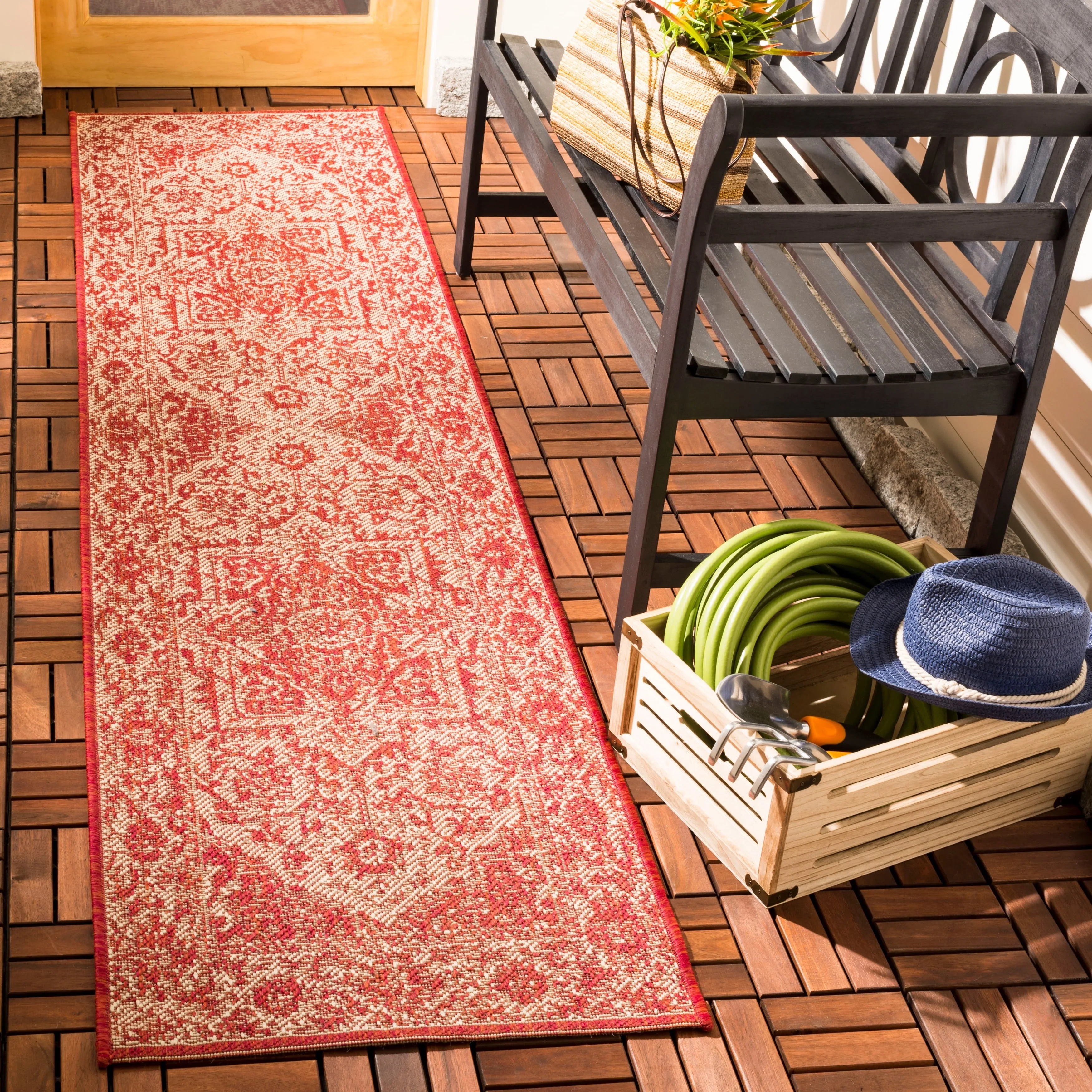 SAFAVIEH Beach House Pouline Indoor/ Outdoor Waterproof Patio Backyard Rug
