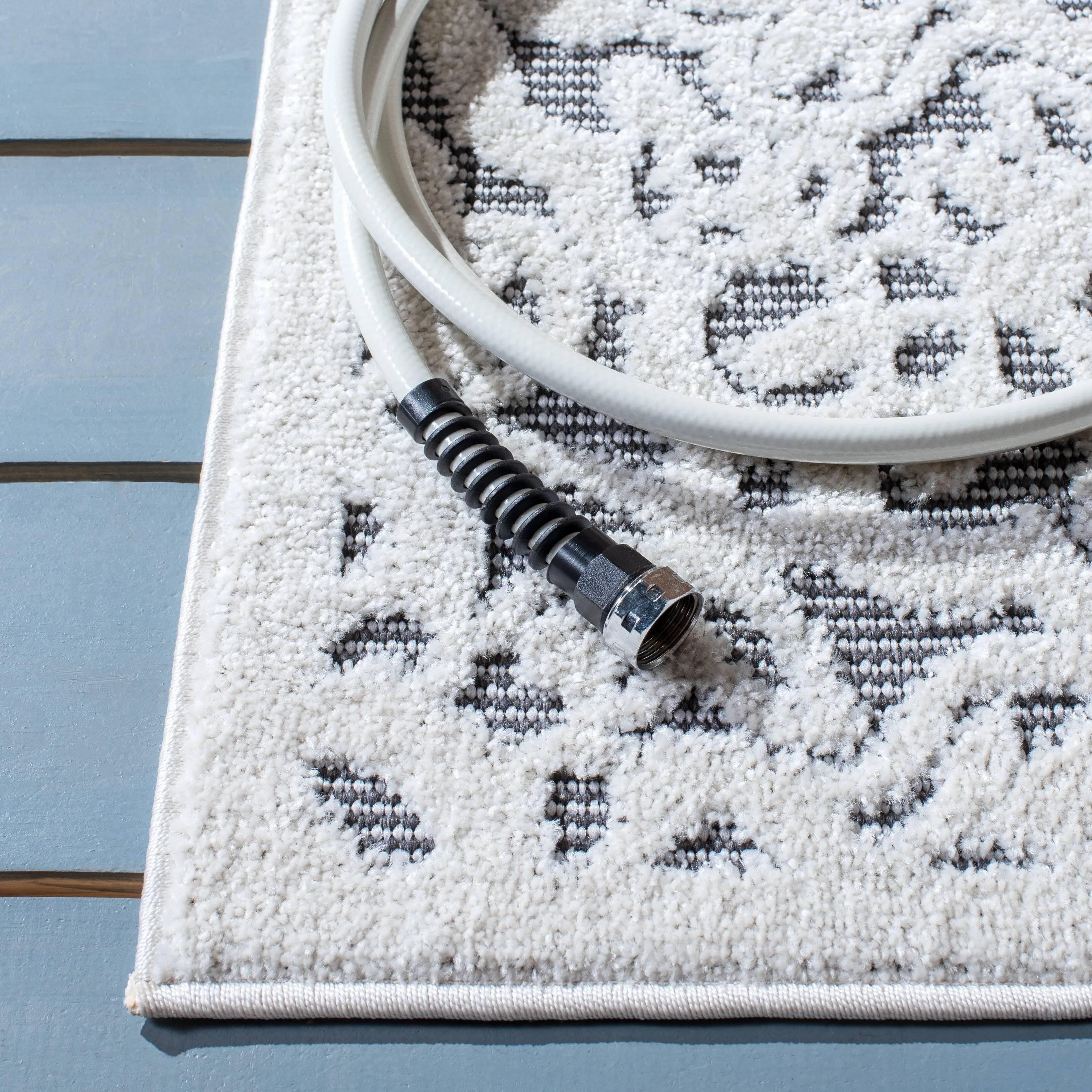 SAFAVIEH Cabana Fimmie Indoor/ Outdoor Waterproof Patio Rug