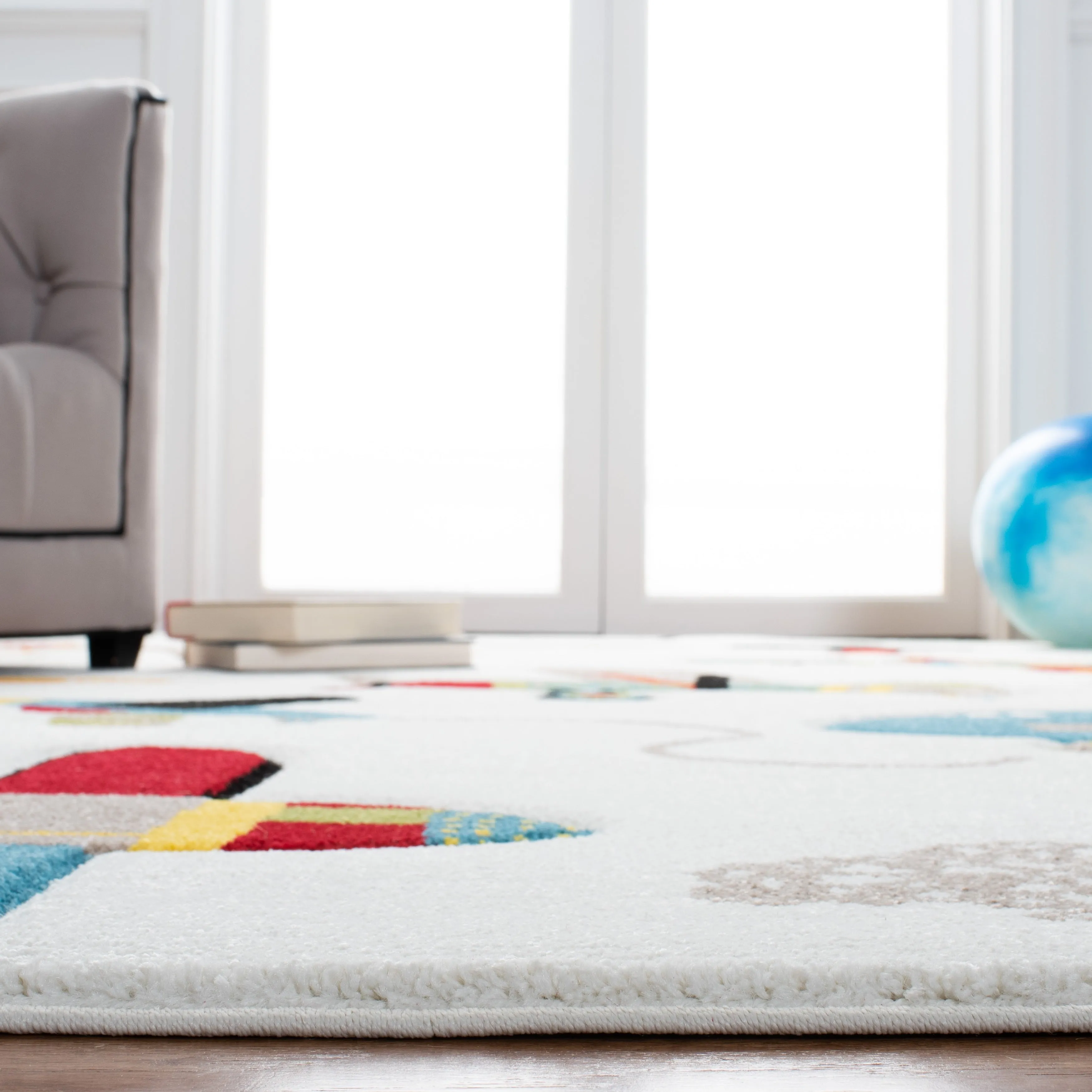 SAFAVIEH Carousel Kids Mindra Airplane Rug