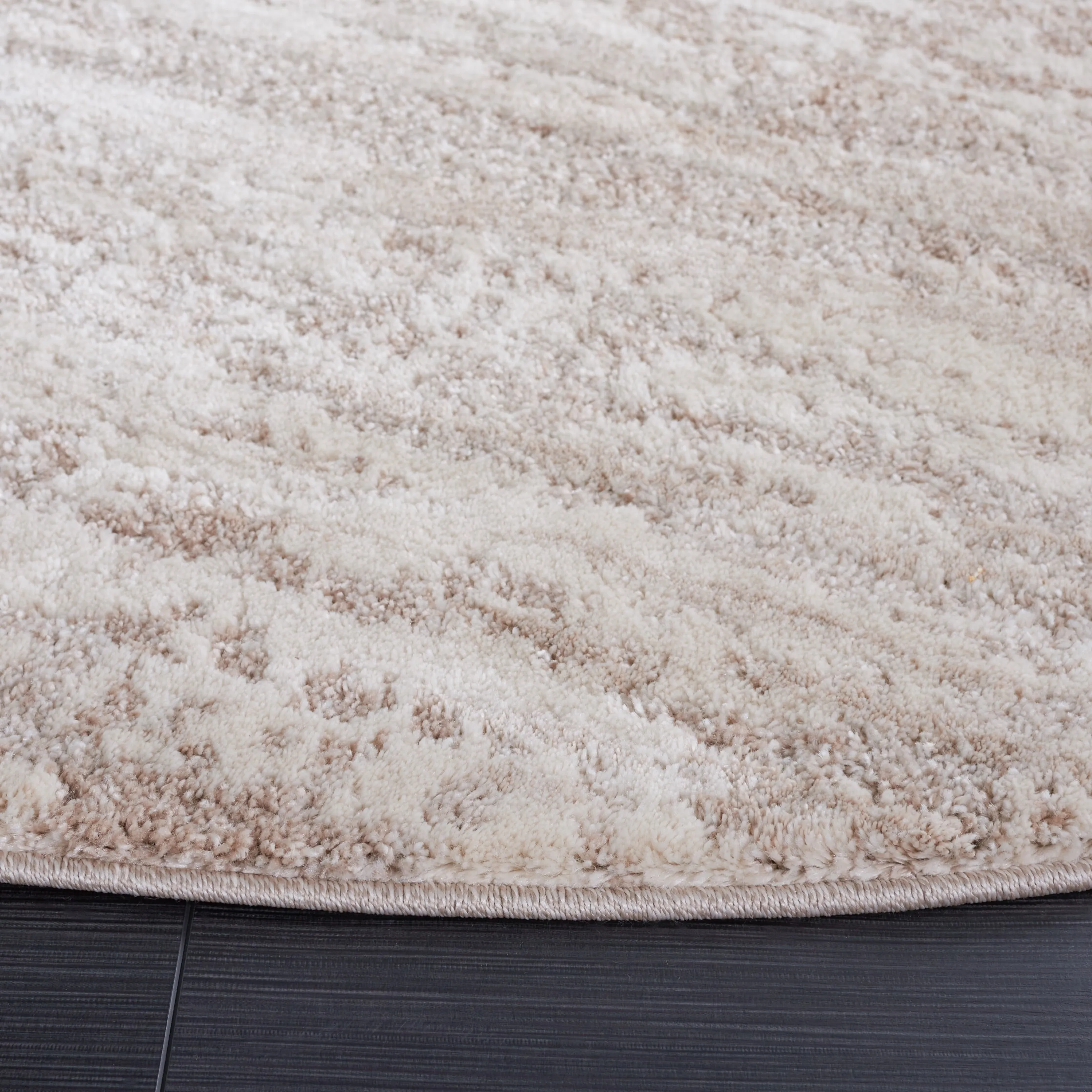 SAFAVIEH Century Chita Modern Abstract Rug