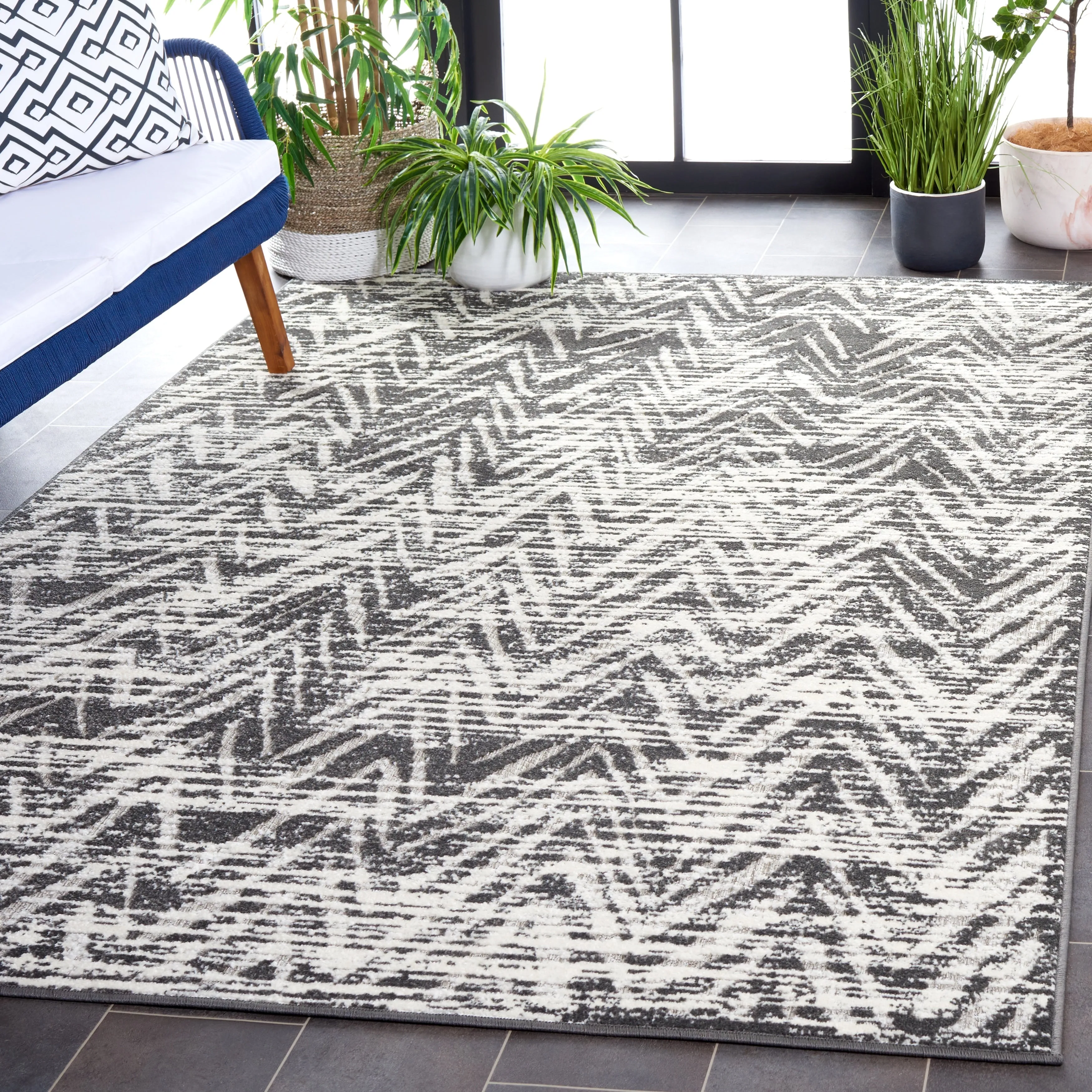 SAFAVIEH Cottage Eibhlis Chevron Waterproof Patio Backyard Rug