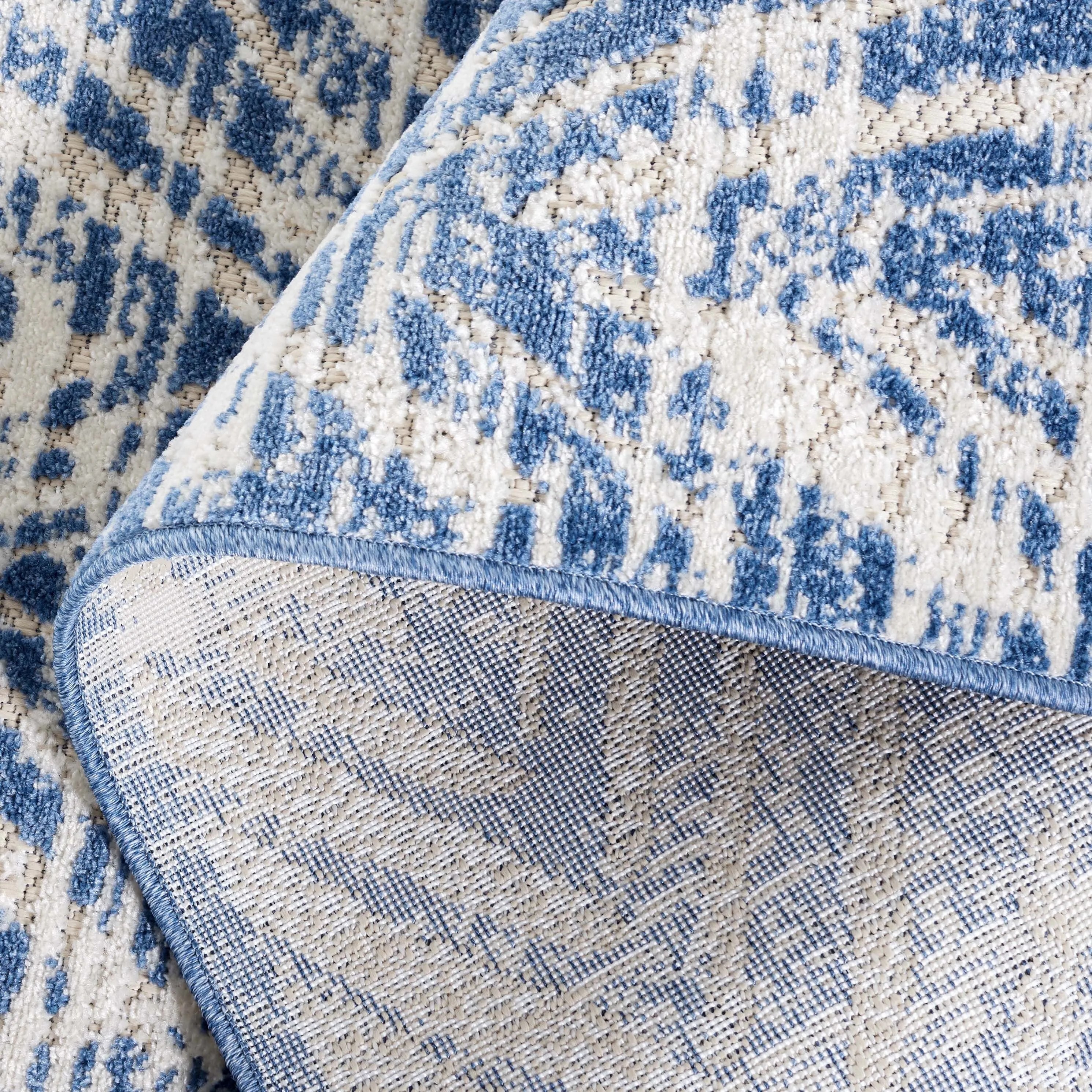 SAFAVIEH Cottage Eibhlis Chevron Waterproof Patio Backyard Rug