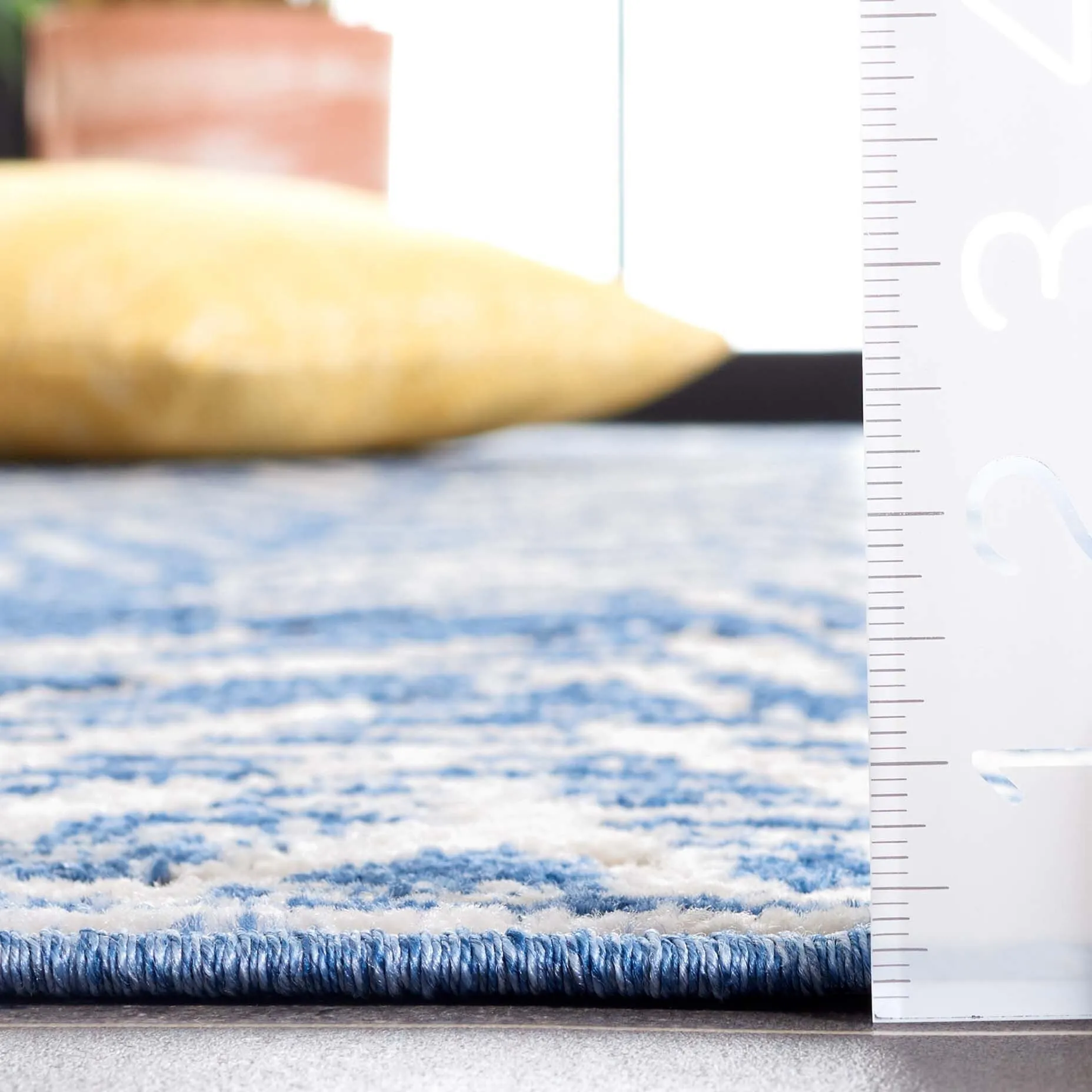 SAFAVIEH Cottage Eibhlis Chevron Waterproof Patio Backyard Rug