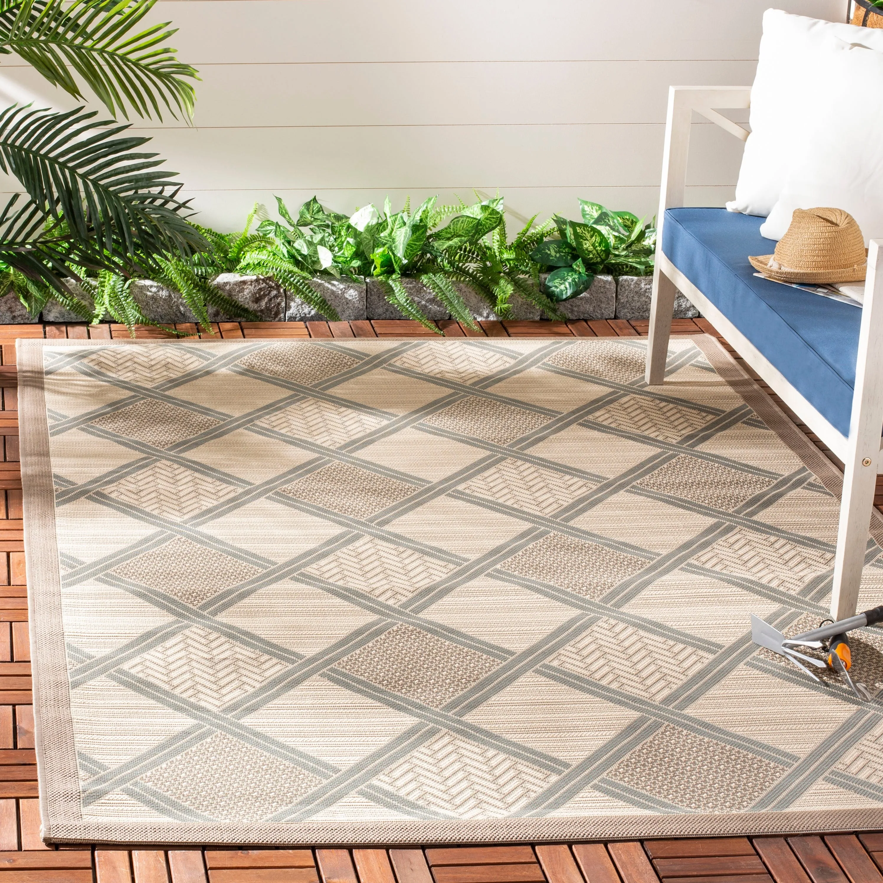 SAFAVIEH Courtyard Darlyne Indoor/ Outdoor Waterproof Patio Backyard Rug