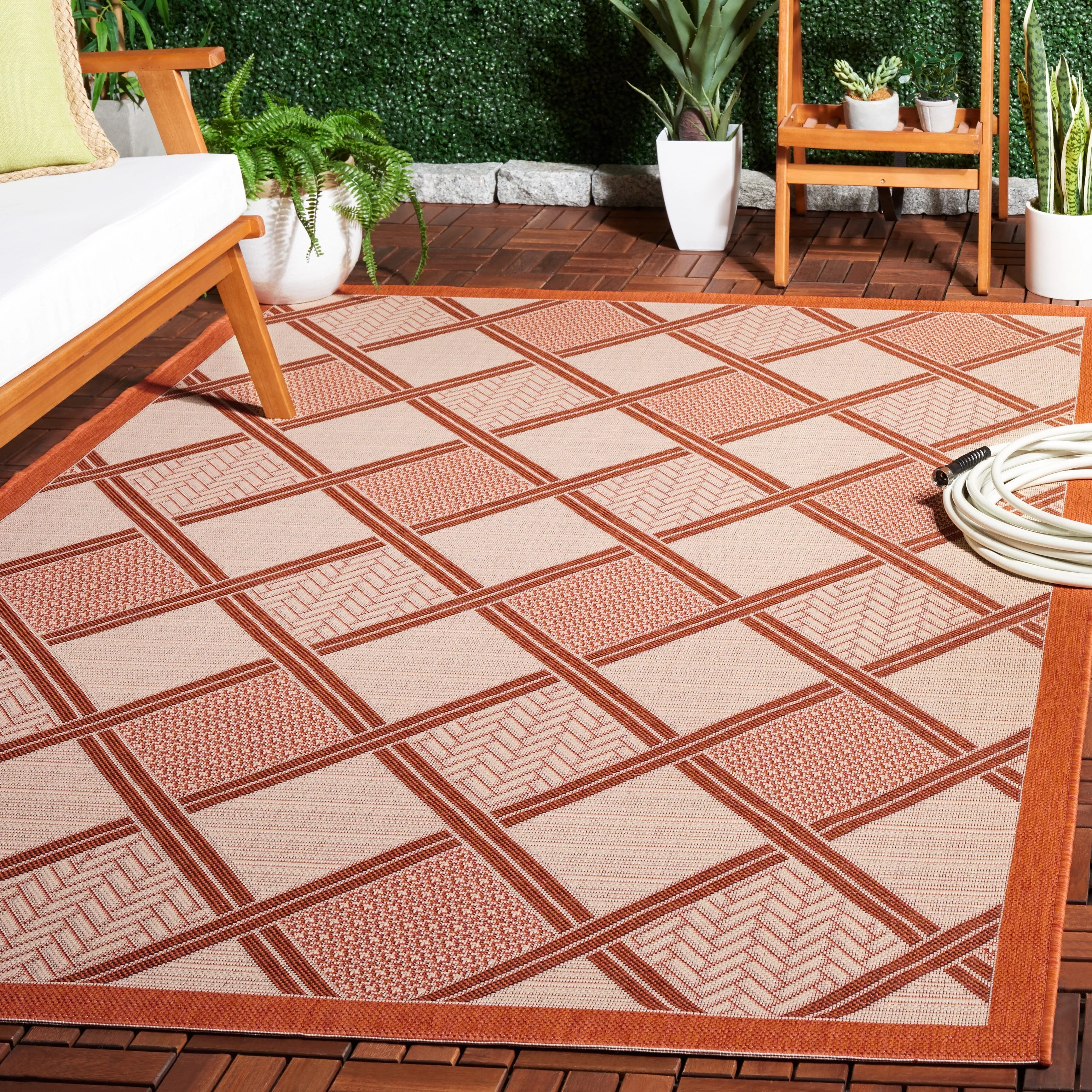 SAFAVIEH Courtyard Darlyne Indoor/ Outdoor Waterproof Patio Backyard Rug