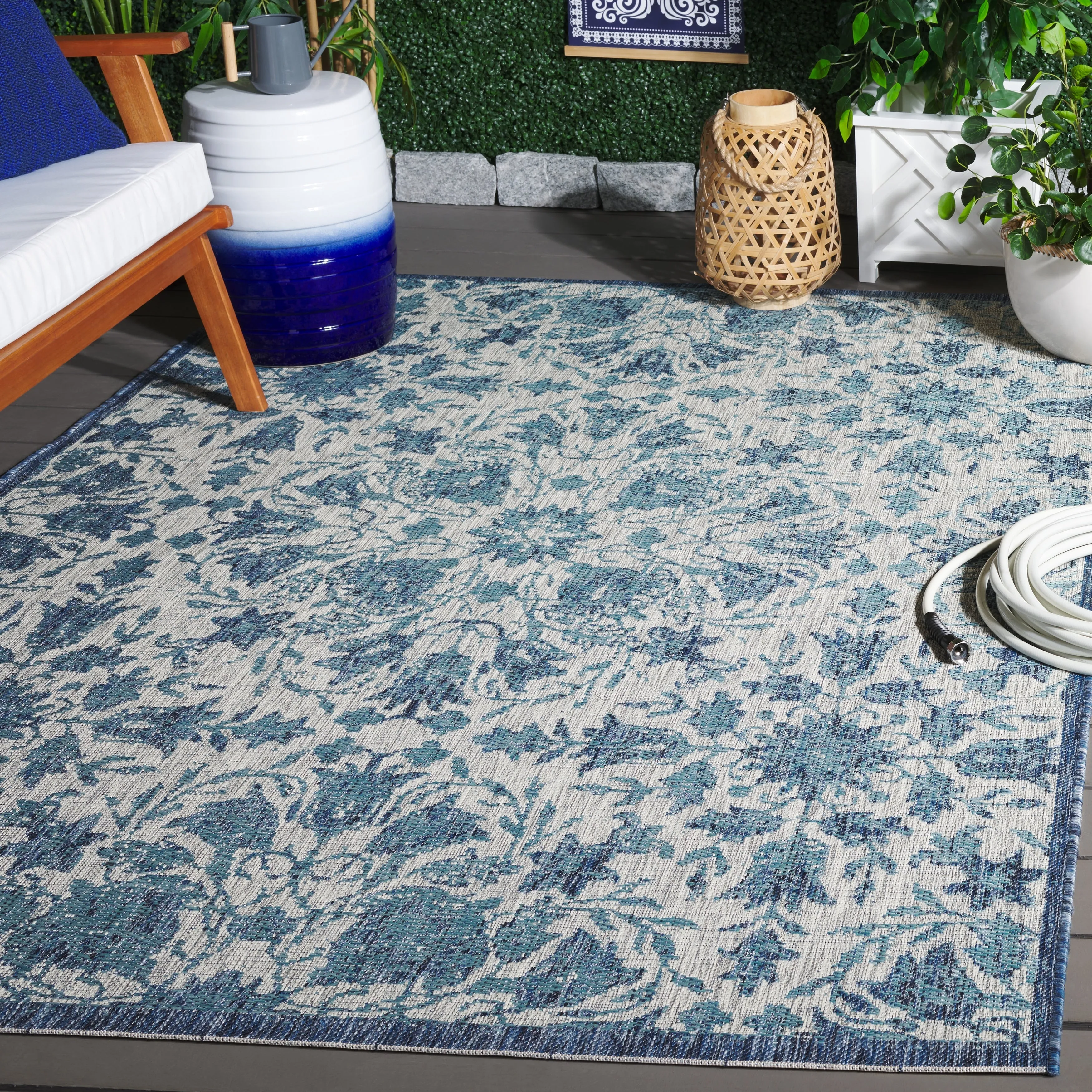 SAFAVIEH Courtyard Ossie Indoor/Outdoor Rug