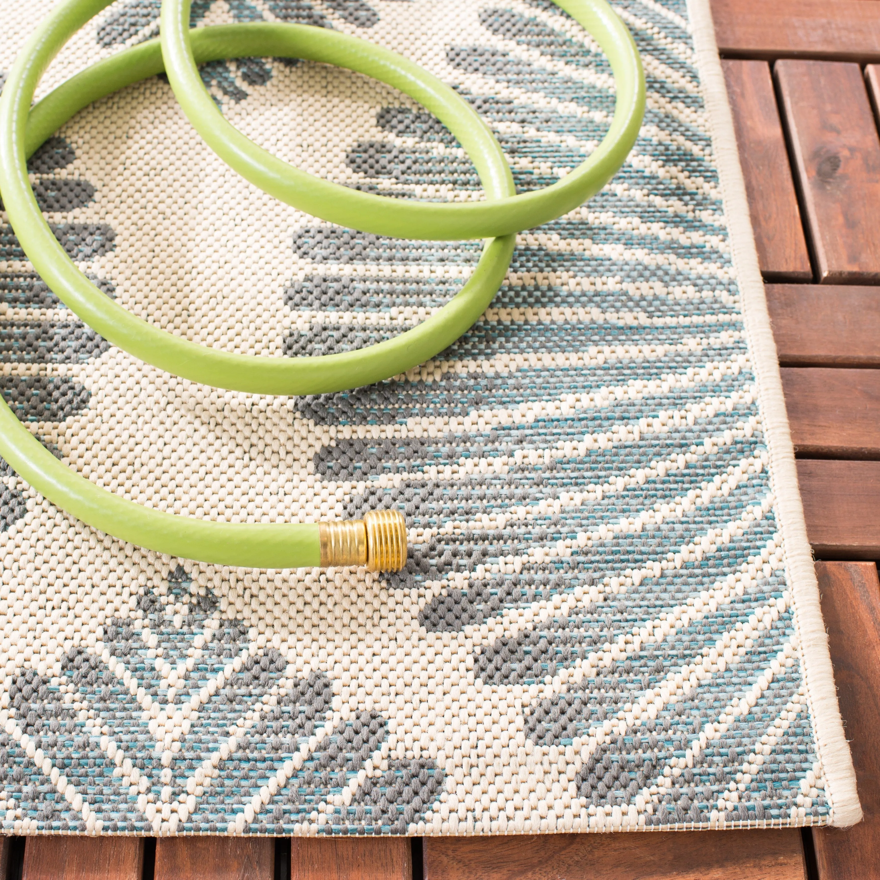 SAFAVIEH Courtyard Rasita Indoor/ Outdoor Waterproof Patio Backyard Rug