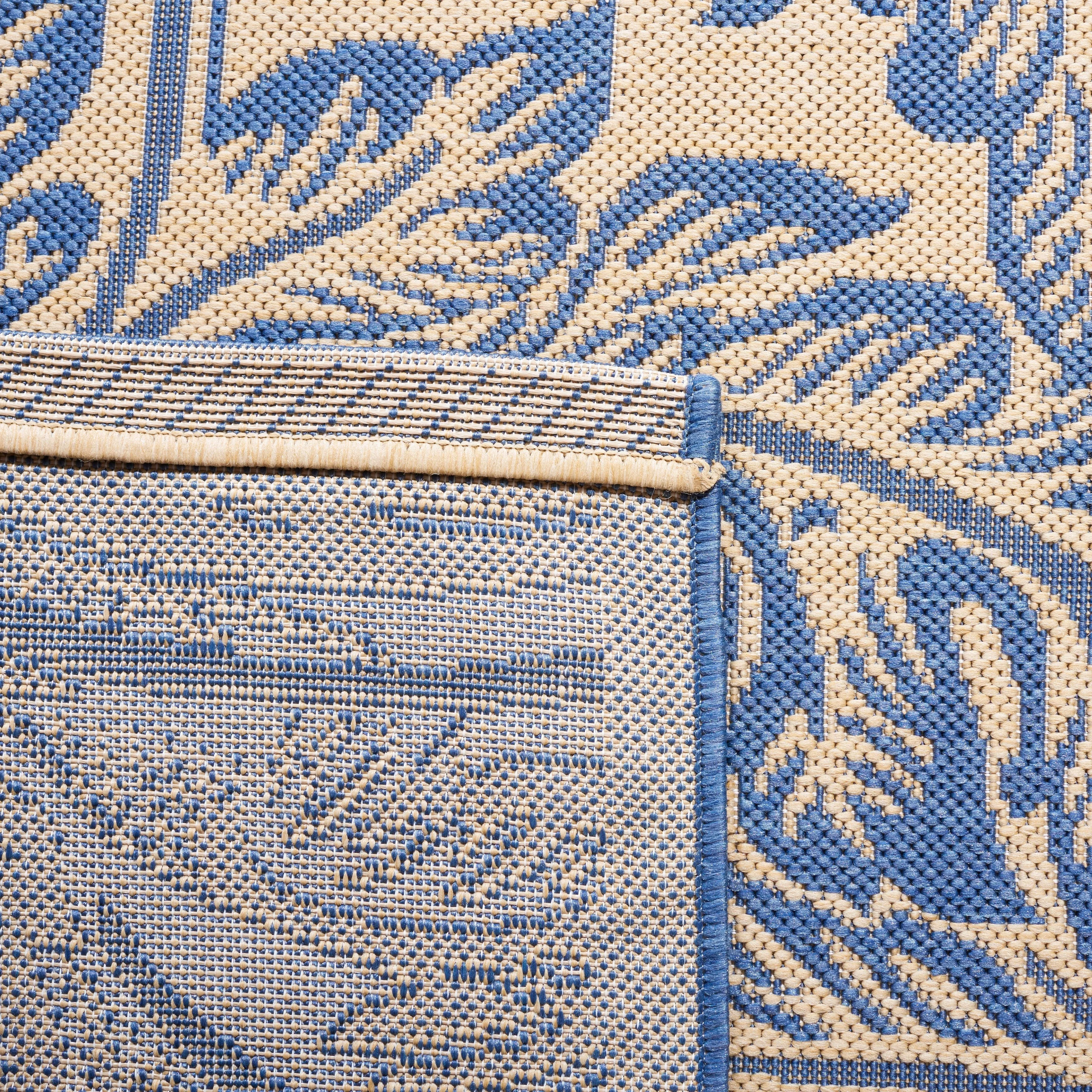 SAFAVIEH Courtyard Reineke Indoor/ Outdoor Waterproof Rug