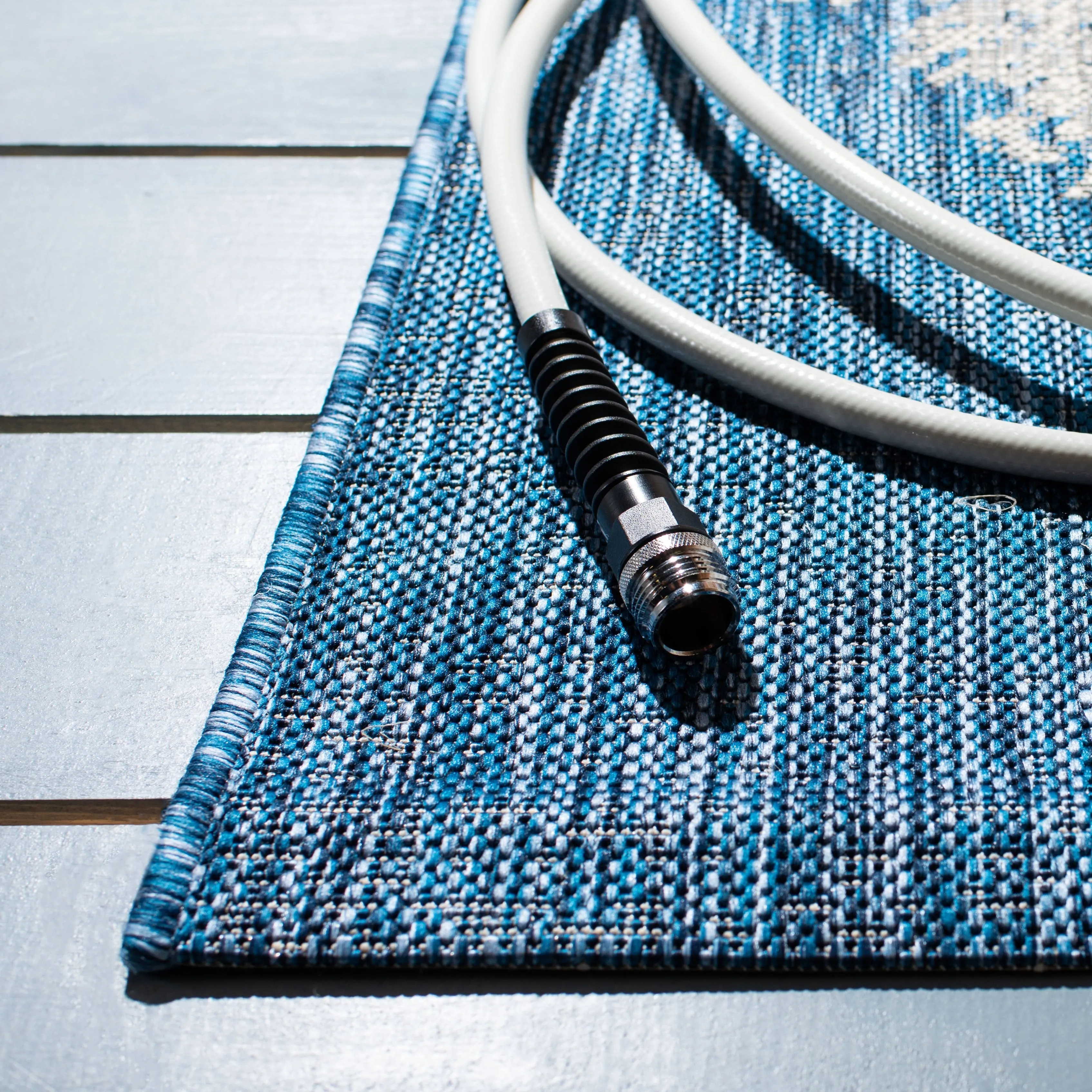 SAFAVIEH Courtyard Sabaha Indoor/Outdoor Waterproof Patio Backyard Rug