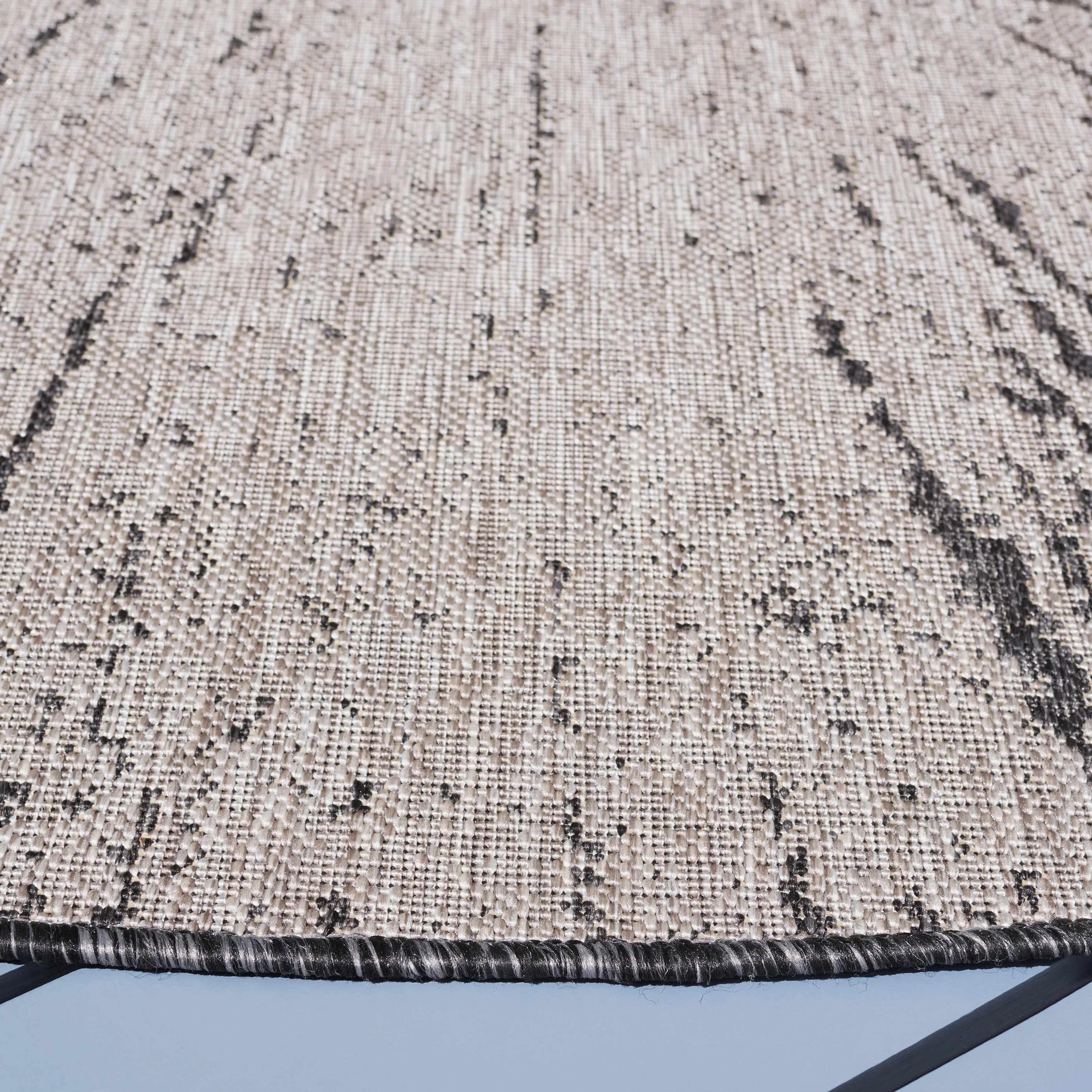 SAFAVIEH Courtyard Sabaha Indoor/Outdoor Waterproof Patio Backyard Rug
