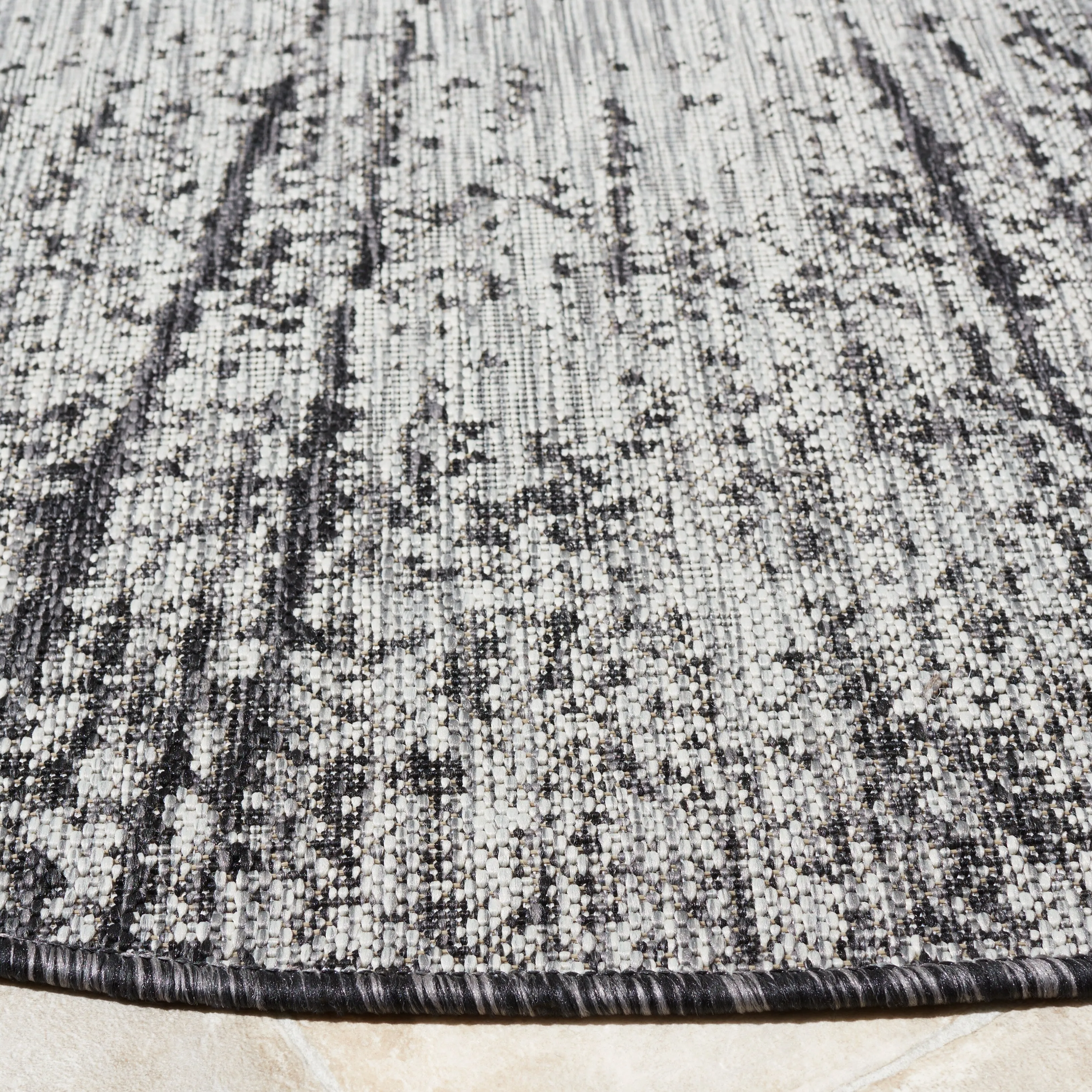 SAFAVIEH Courtyard Sabaha Indoor/Outdoor Waterproof Patio Backyard Rug