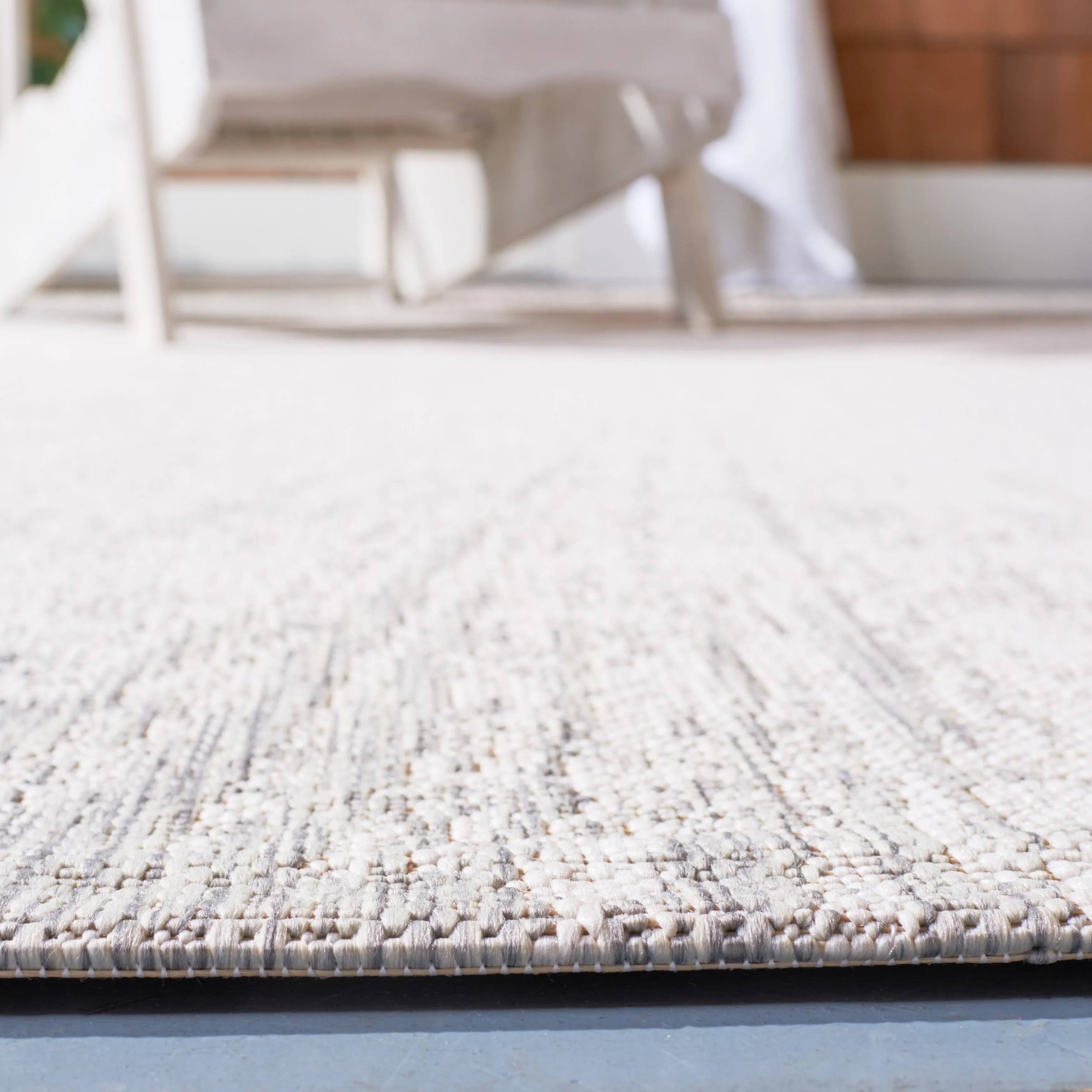 SAFAVIEH Courtyard Sabaha Indoor/Outdoor Waterproof Patio Backyard Rug