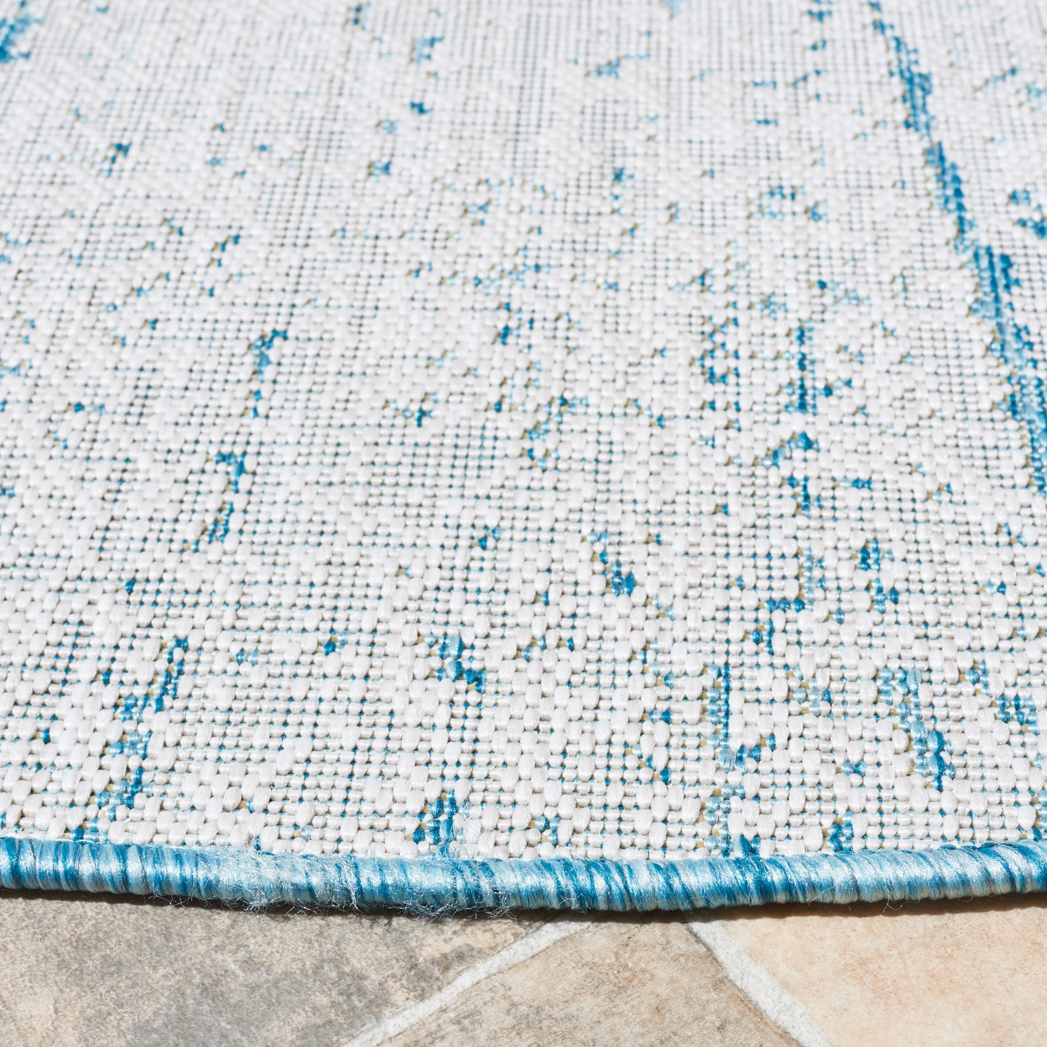 SAFAVIEH Courtyard Sabaha Indoor/Outdoor Waterproof Patio Backyard Rug
