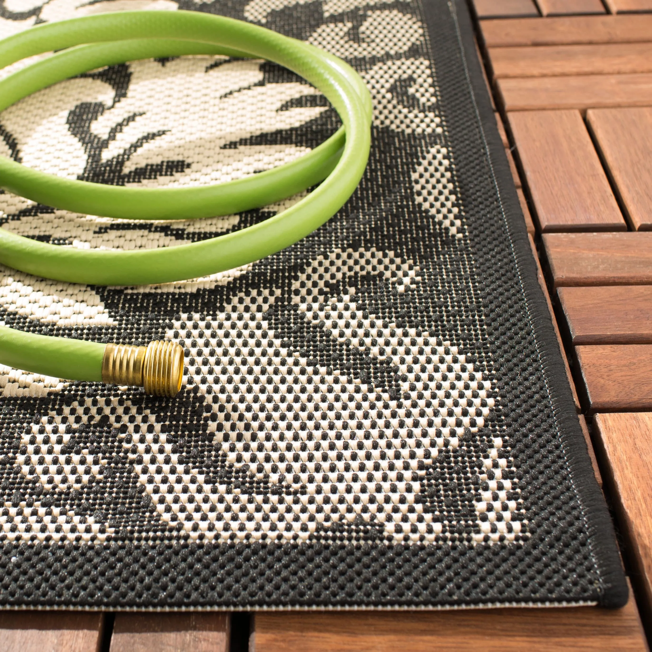 SAFAVIEH Courtyard Willene Boho Indoor/ Outdoor Waterproof Patio Backyard Rug