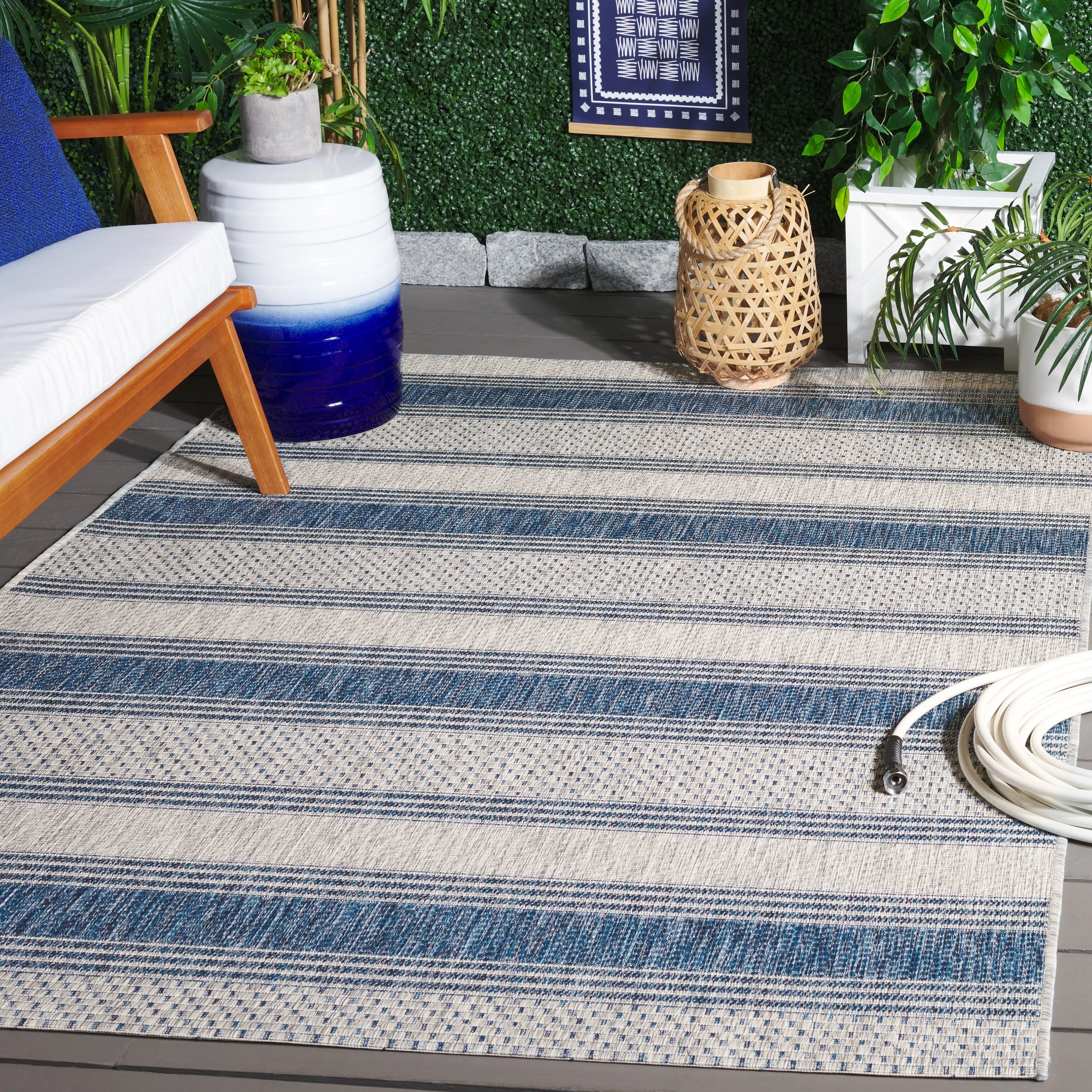 SAFAVIEH Courtyard Zainea Indoor/ Outdoor Waterproof Patio Backyard Rug