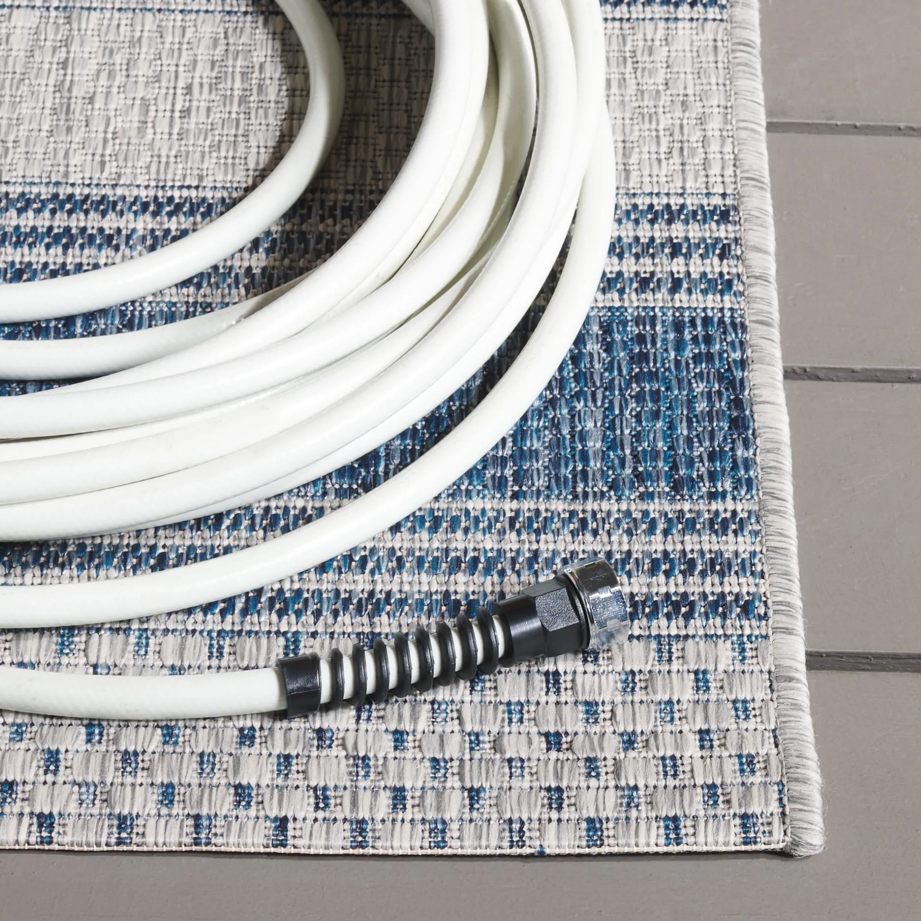 SAFAVIEH Courtyard Zainea Indoor/ Outdoor Waterproof Patio Backyard Rug