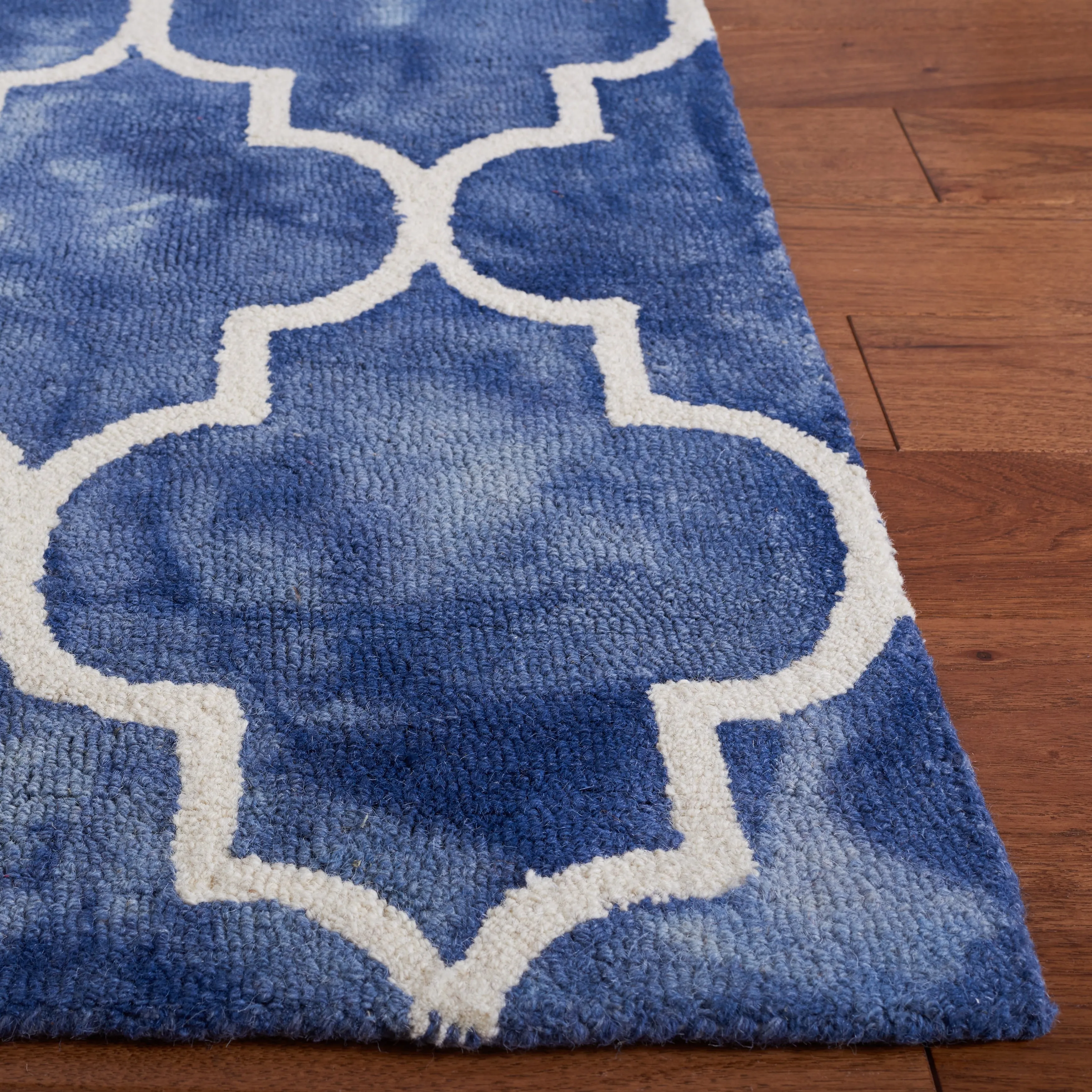 SAFAVIEH Dip Dye Anasthasie Hand-tufted Wool Geometric Area Rug