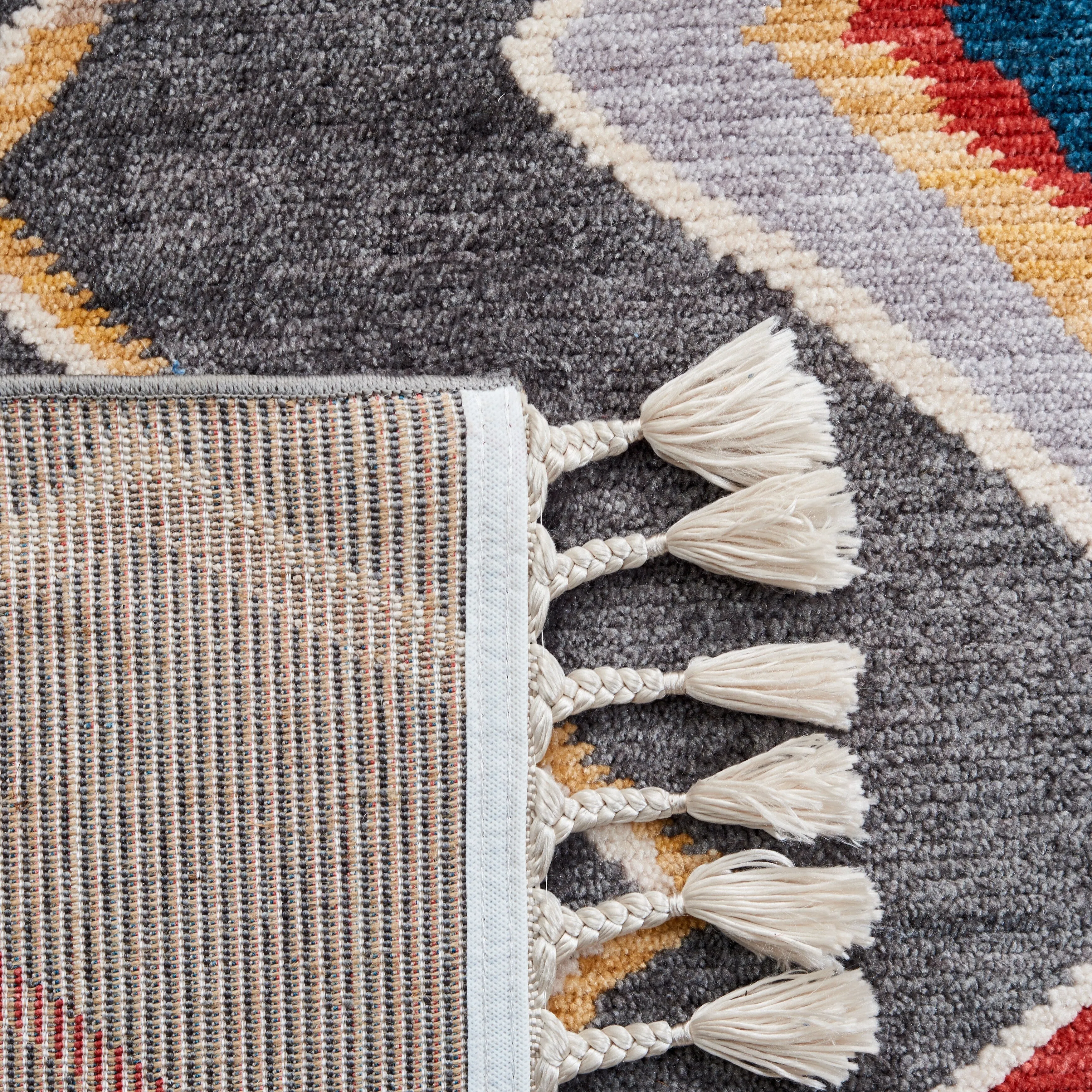 SAFAVIEH Farmhouse Kujtime Moroccan Boho Tassel Rug