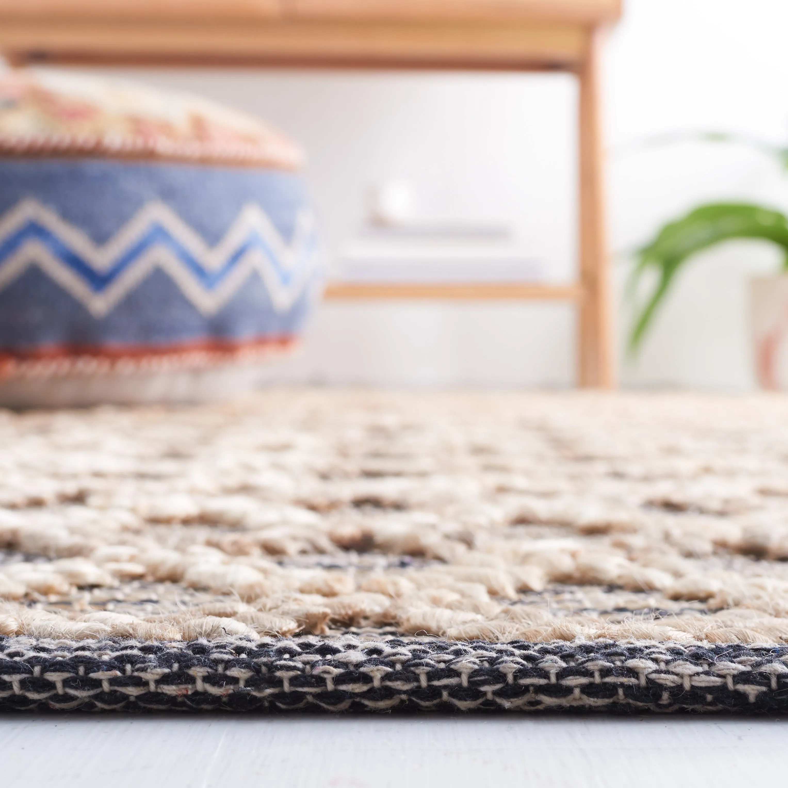 SAFAVIEH Flatweave Natural Fiber Veniamina Jute Rug