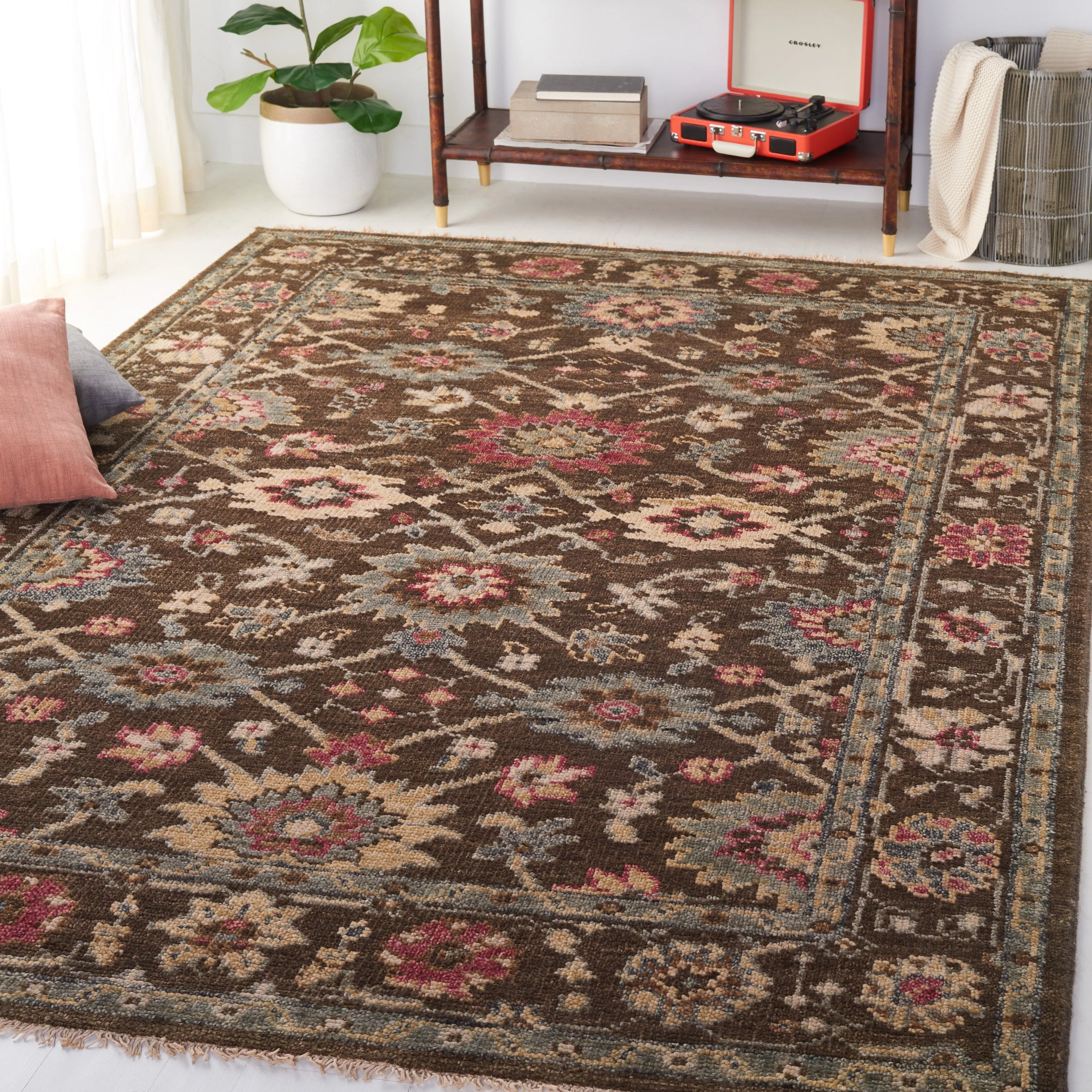 SAFAVIEH Hand-Knotted Samarkand Irodita Traditional Wool Rug