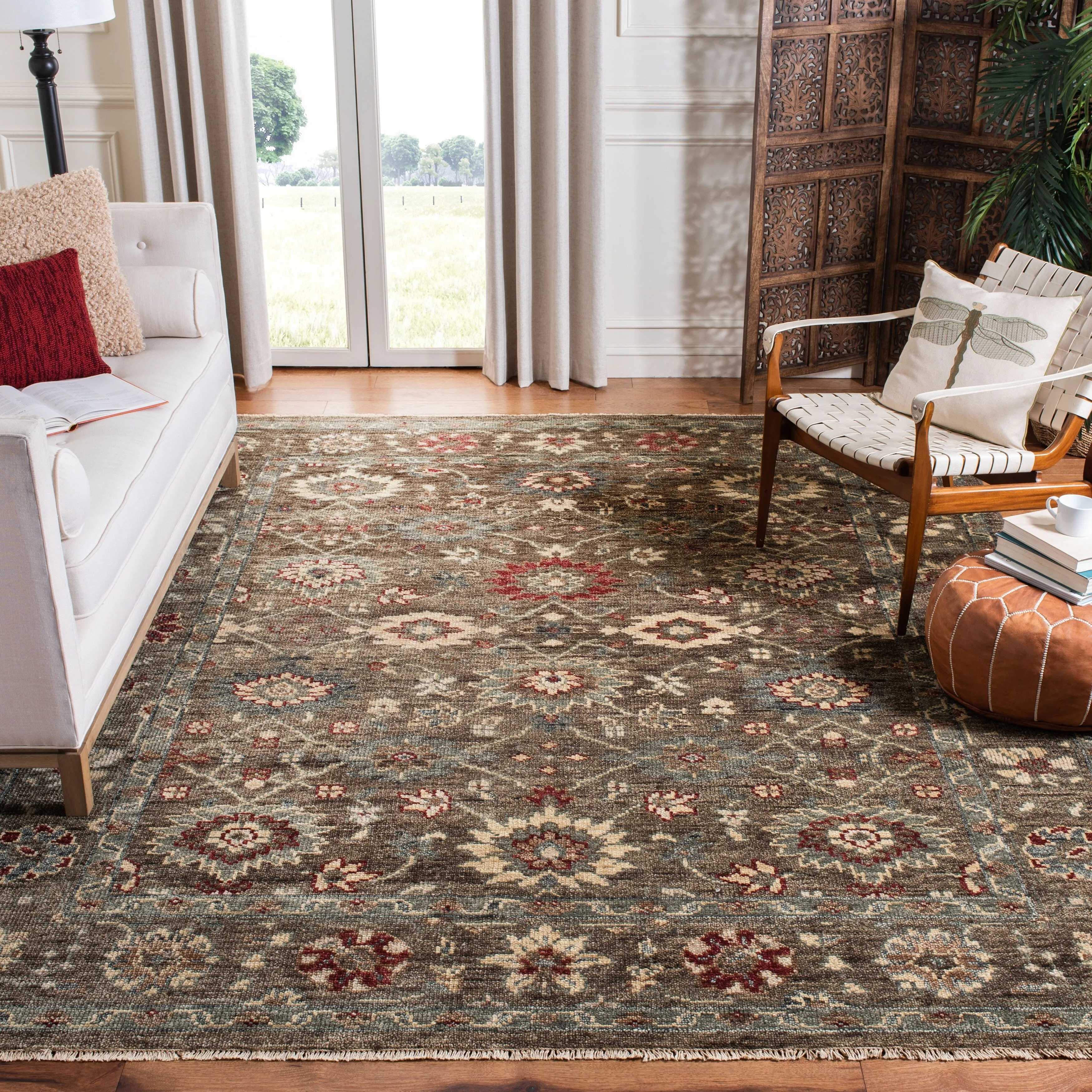 SAFAVIEH Hand-Knotted Samarkand Irodita Traditional Wool Rug