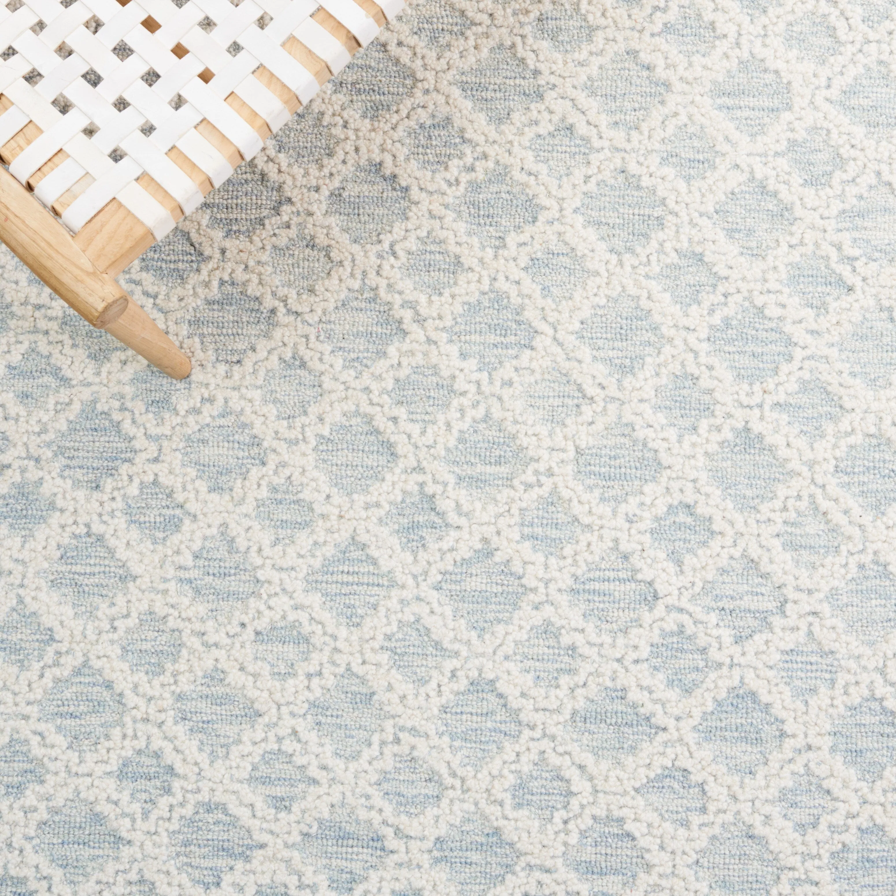 SAFAVIEH Handmade Abstract Erela Contemporary Wool Rug