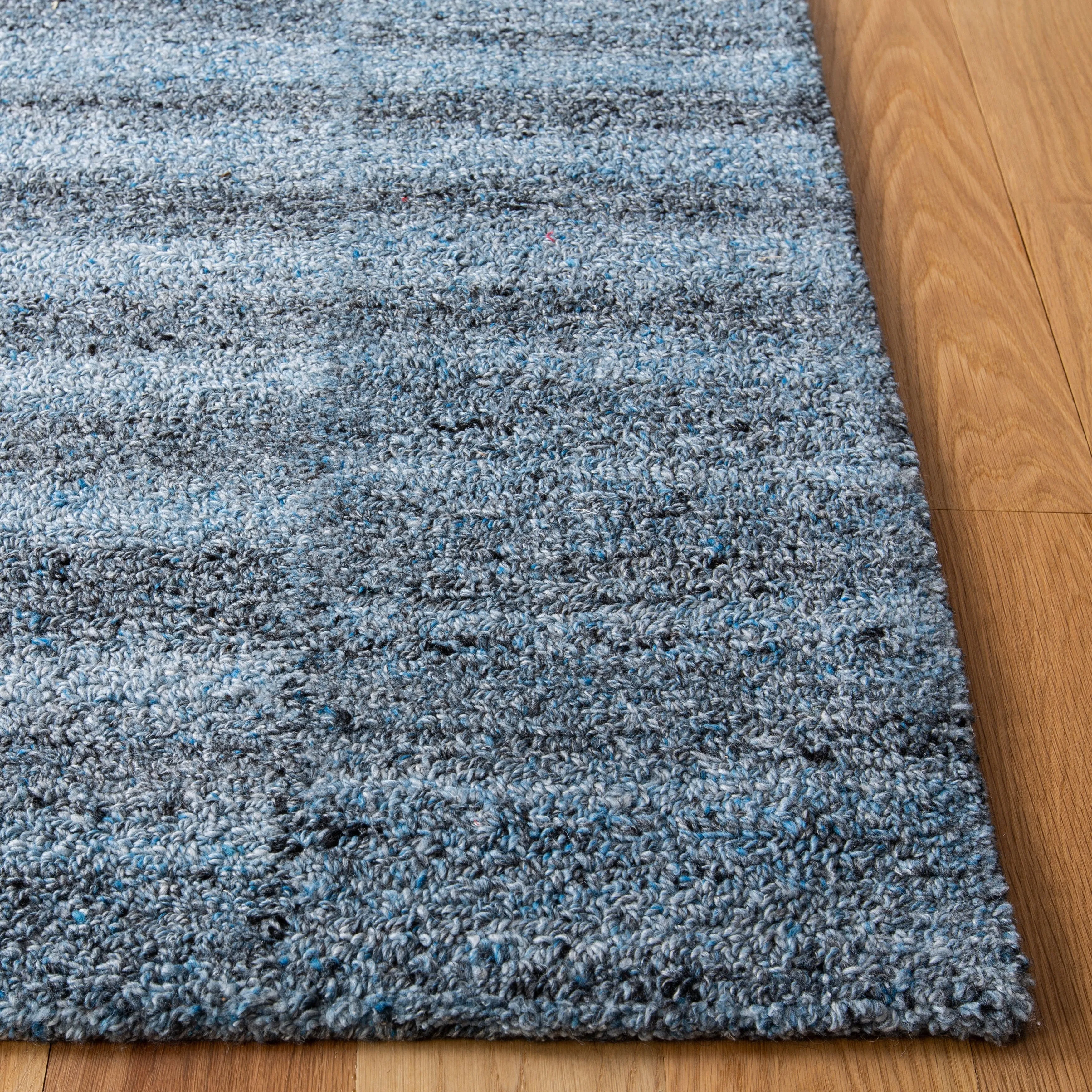 SAFAVIEH Handmade Abstract Nescha Modern Wool Rug
