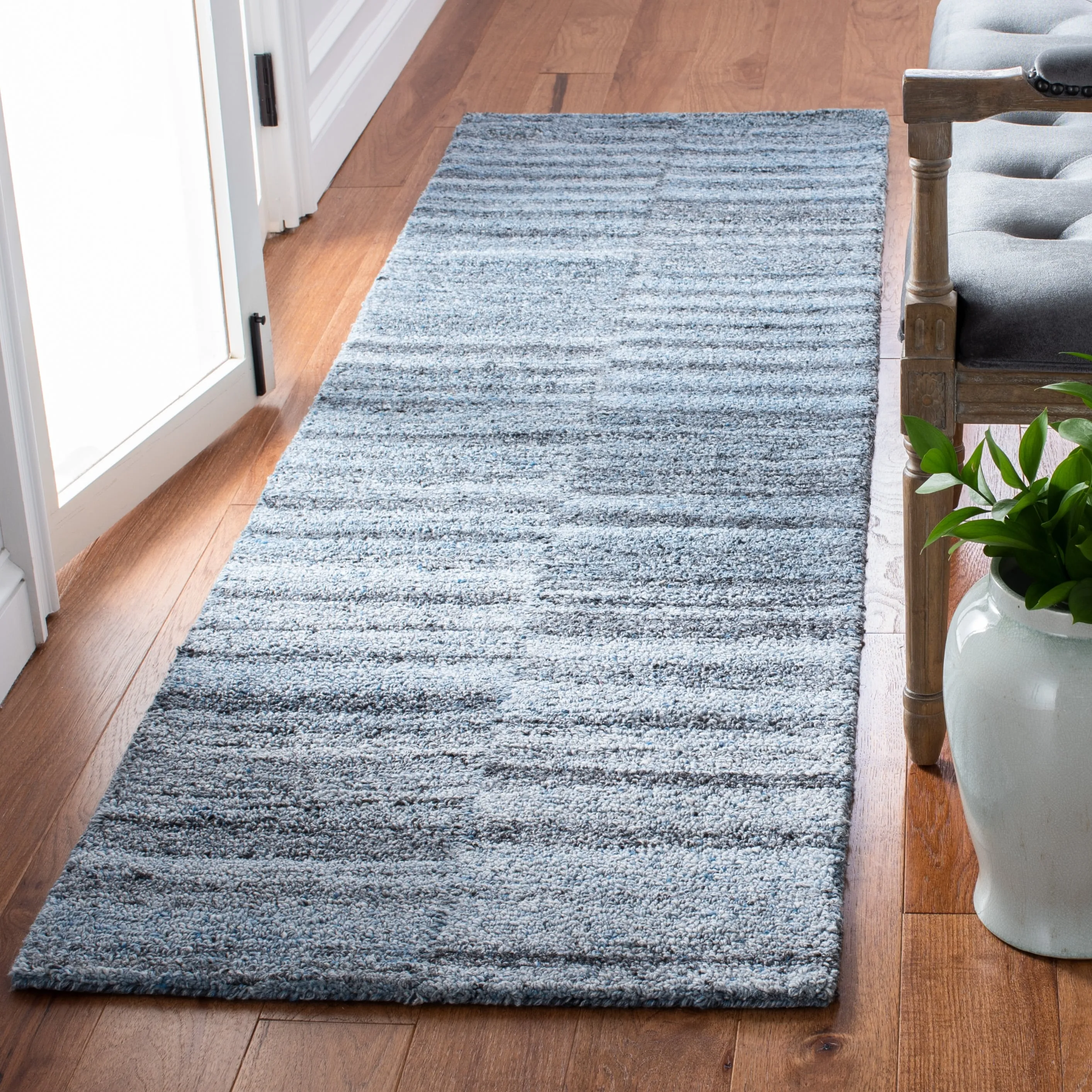 SAFAVIEH Handmade Abstract Nescha Modern Wool Rug