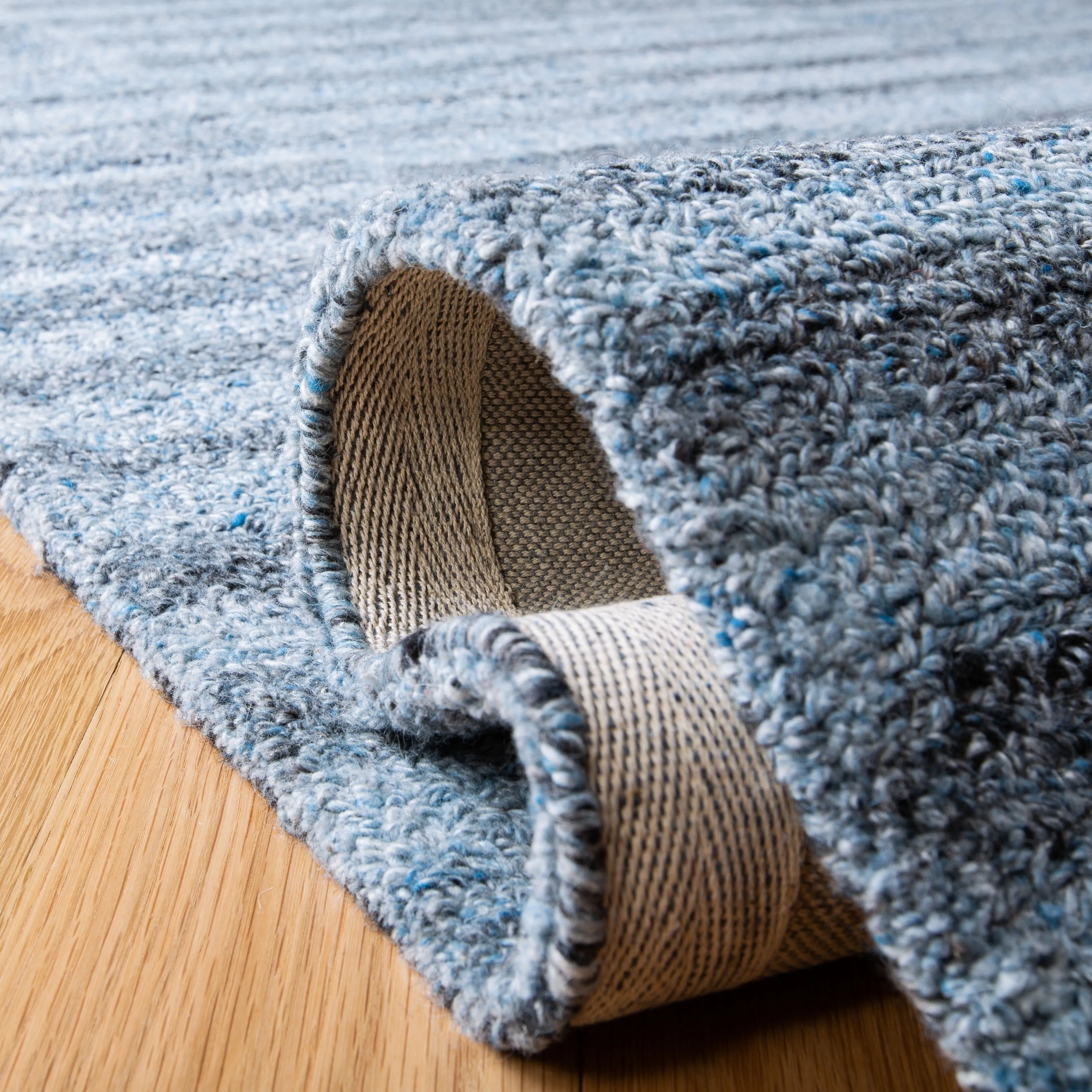 SAFAVIEH Handmade Abstract Nescha Modern Wool Rug