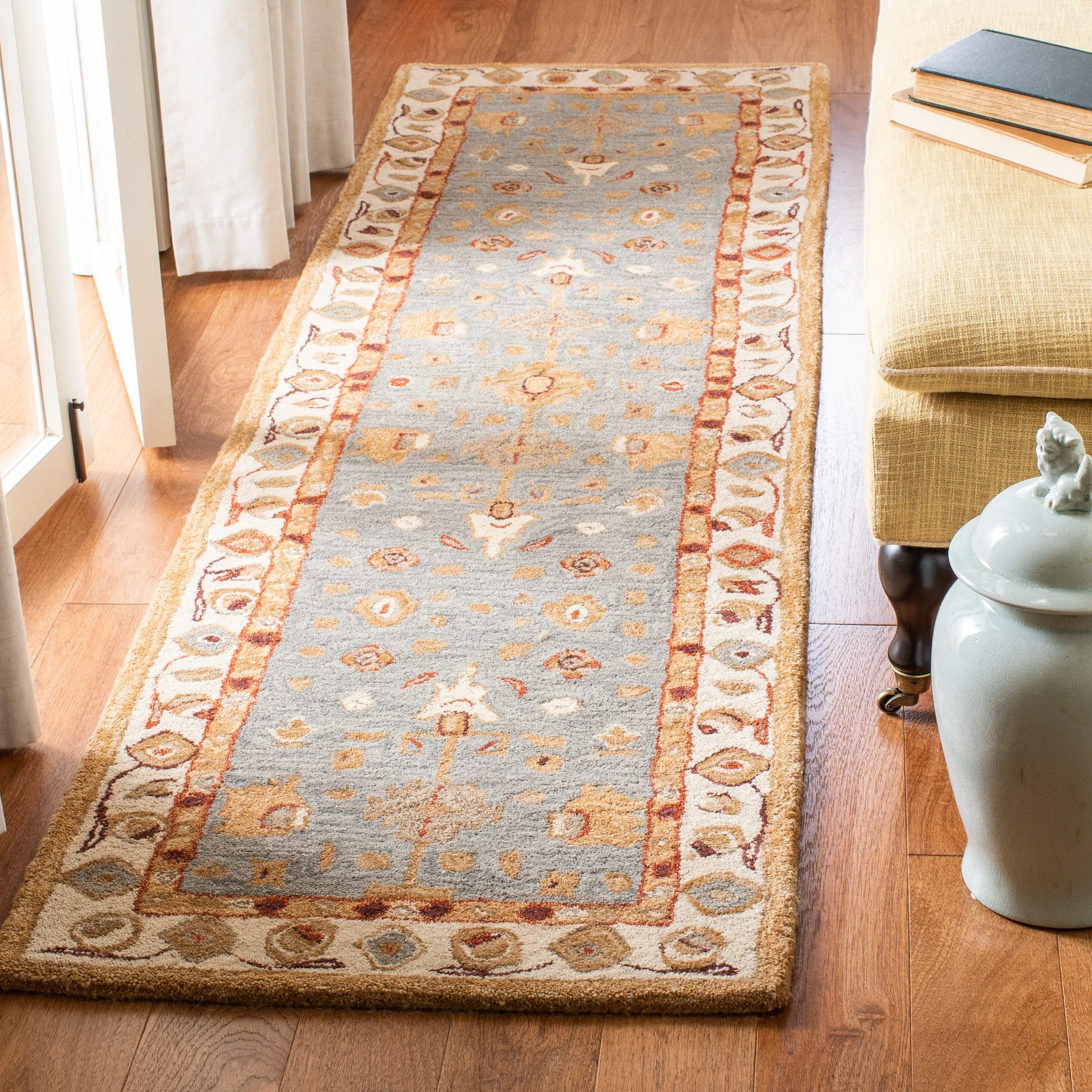 SAFAVIEH Handmade Anatolia Bibbi Traditional Oriental Hand-spun Wool Rug