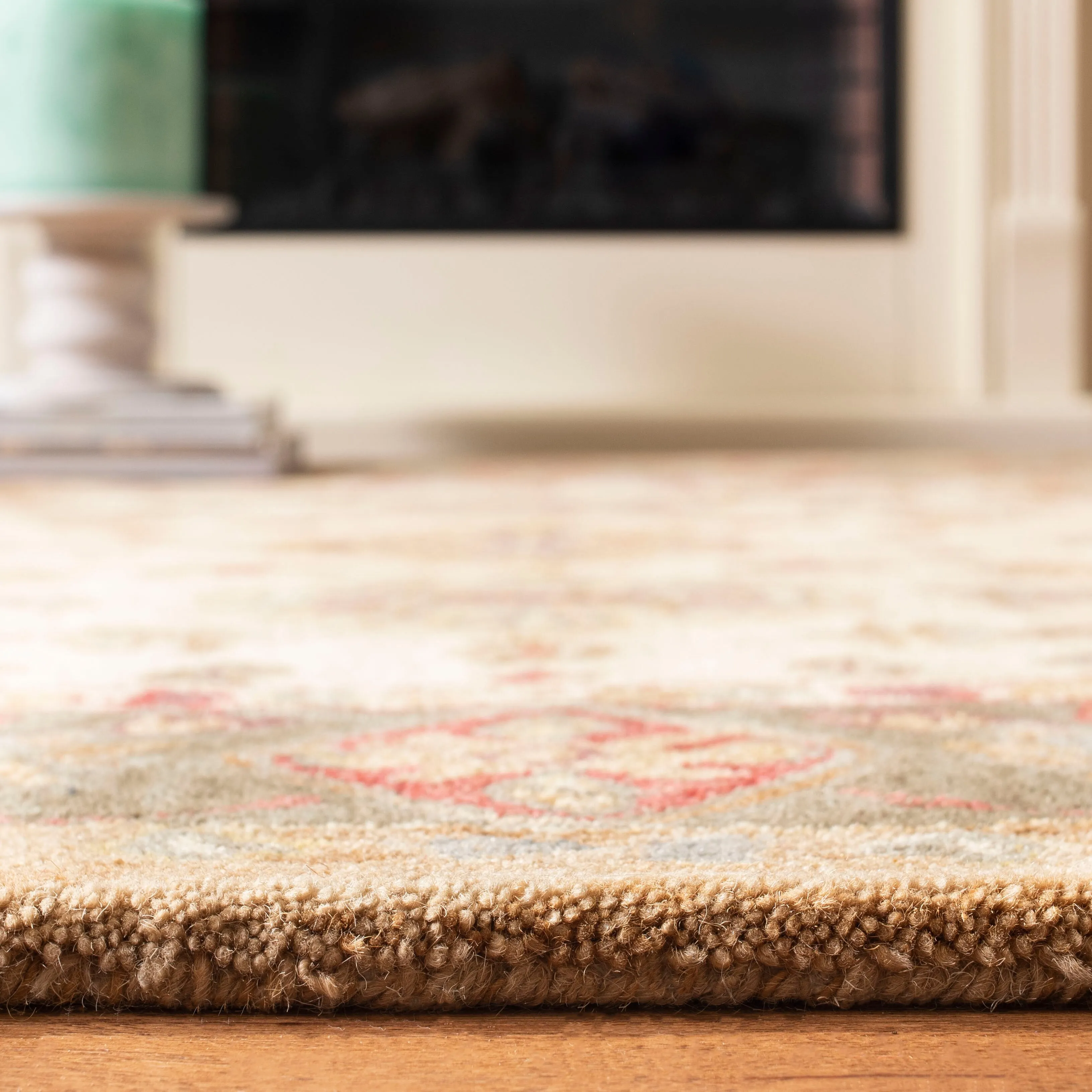 SAFAVIEH Handmade Anatolia Bibbi Traditional Oriental Hand-spun Wool Rug