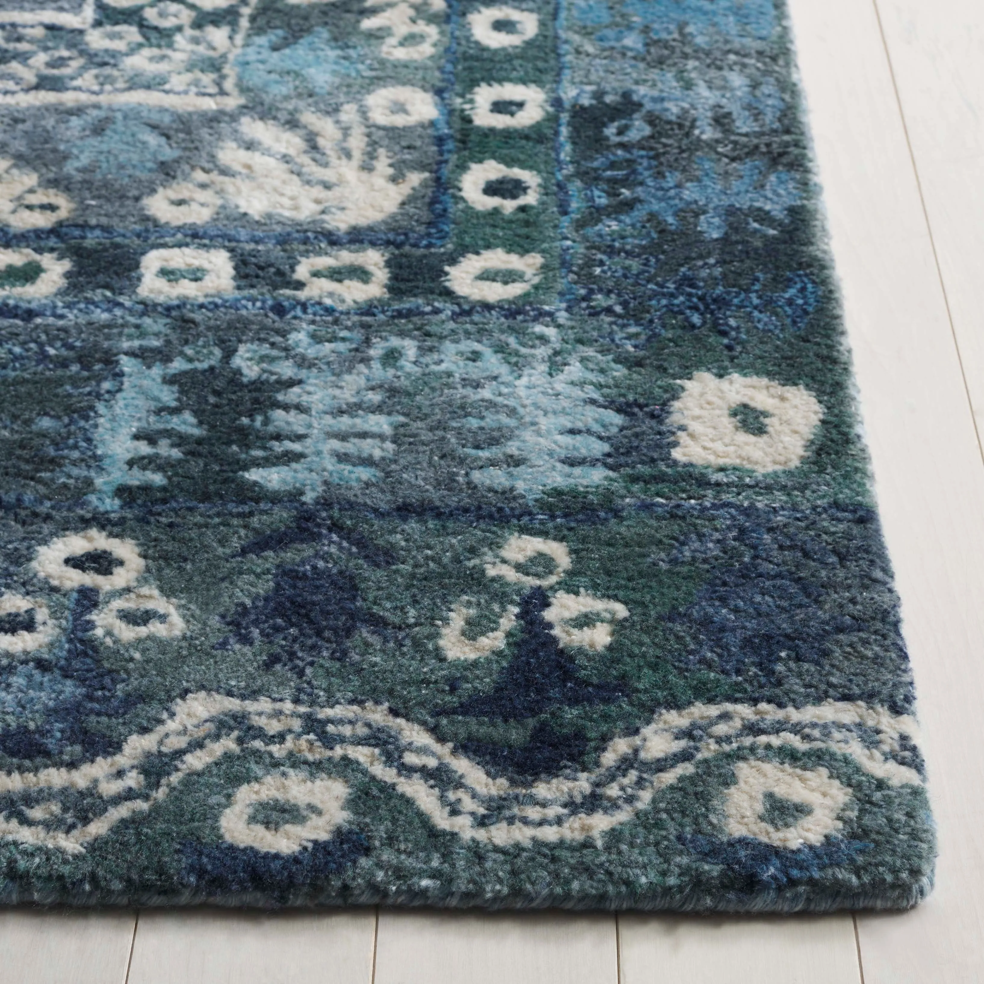 SAFAVIEH Handmade Anatolia Unelma Traditional Wool Rug