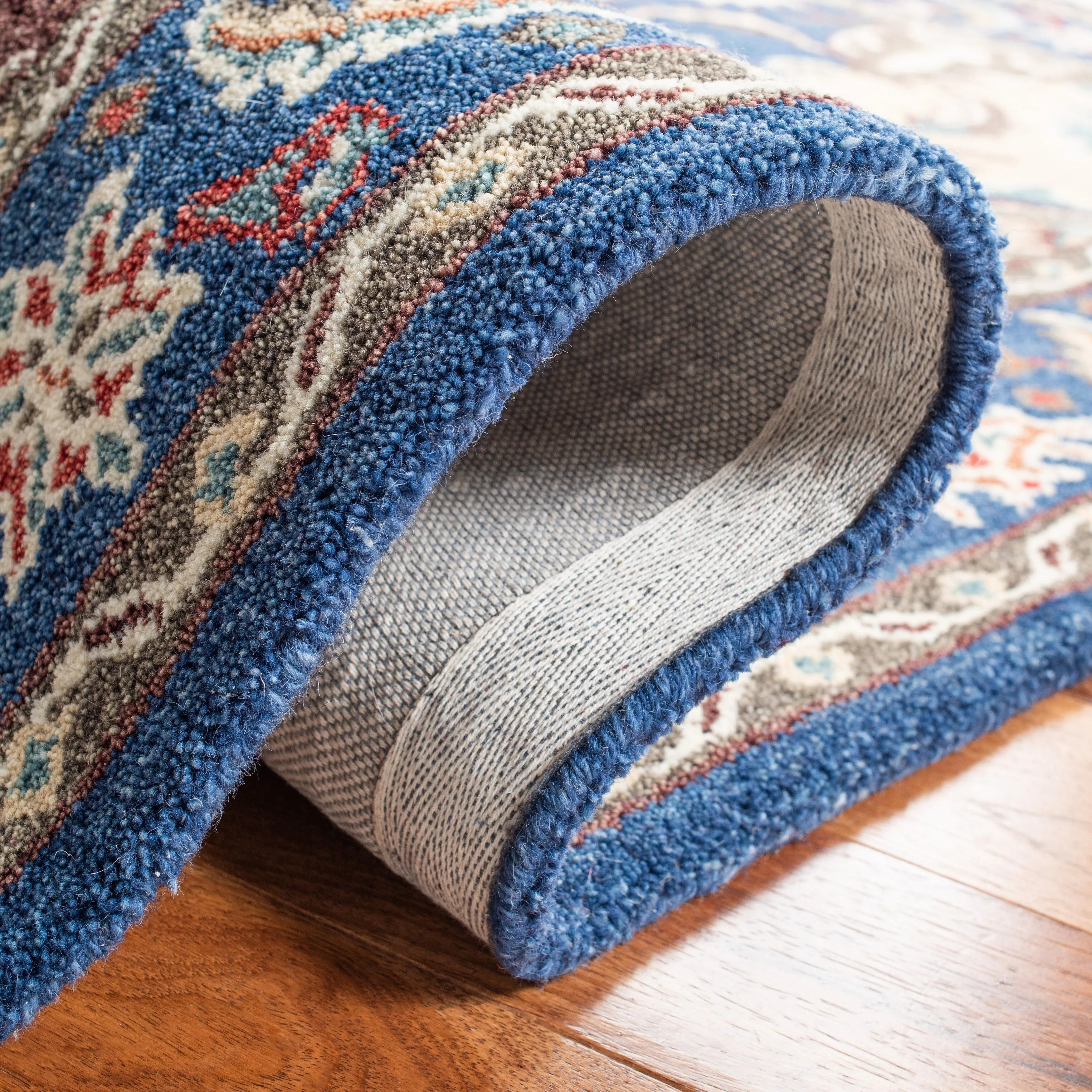 SAFAVIEH Handmade Antiquity Hillie Traditional Wool Rug