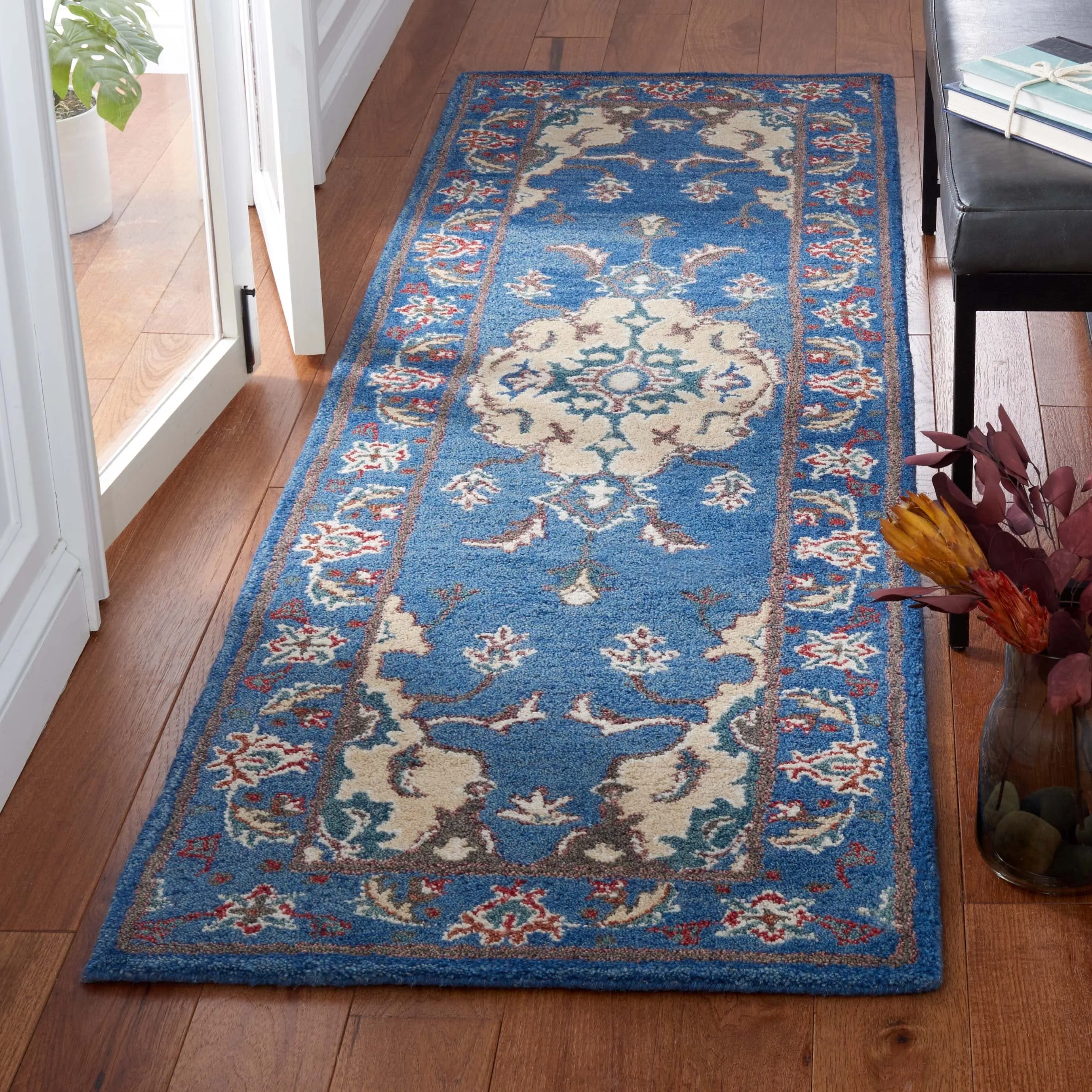 SAFAVIEH Handmade Antiquity Hillie Traditional Wool Rug
