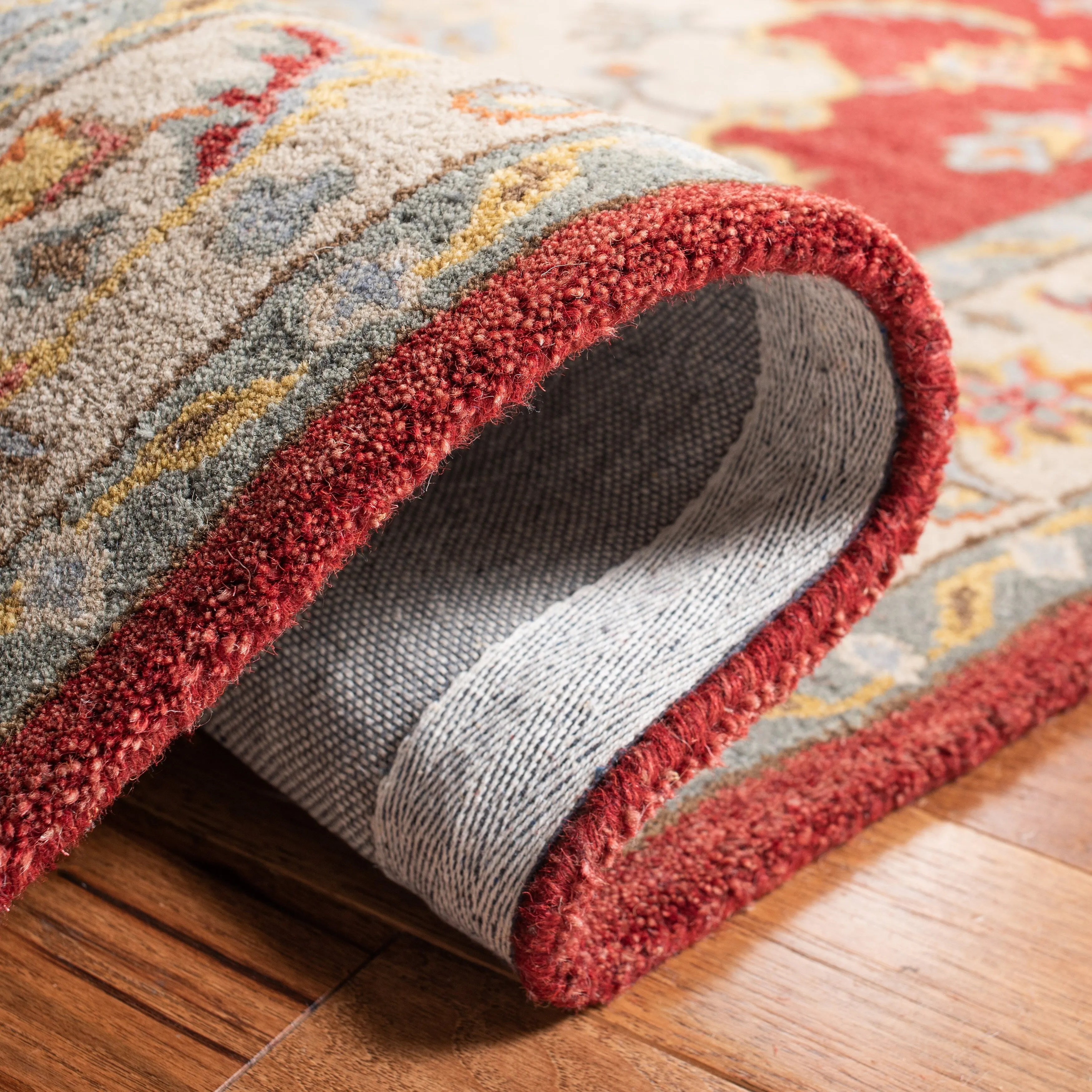 SAFAVIEH Handmade Antiquity Hillie Traditional Wool Rug